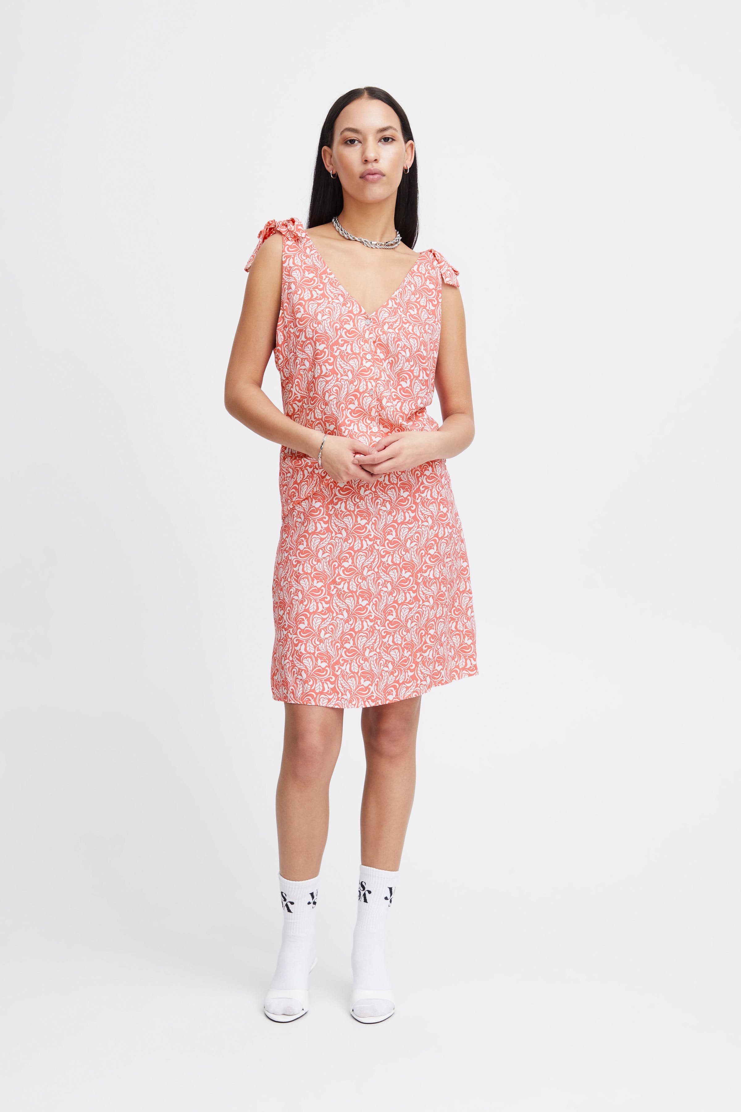 IHNASREEN Rock LOOKBOOK FRONT 20120947-203104