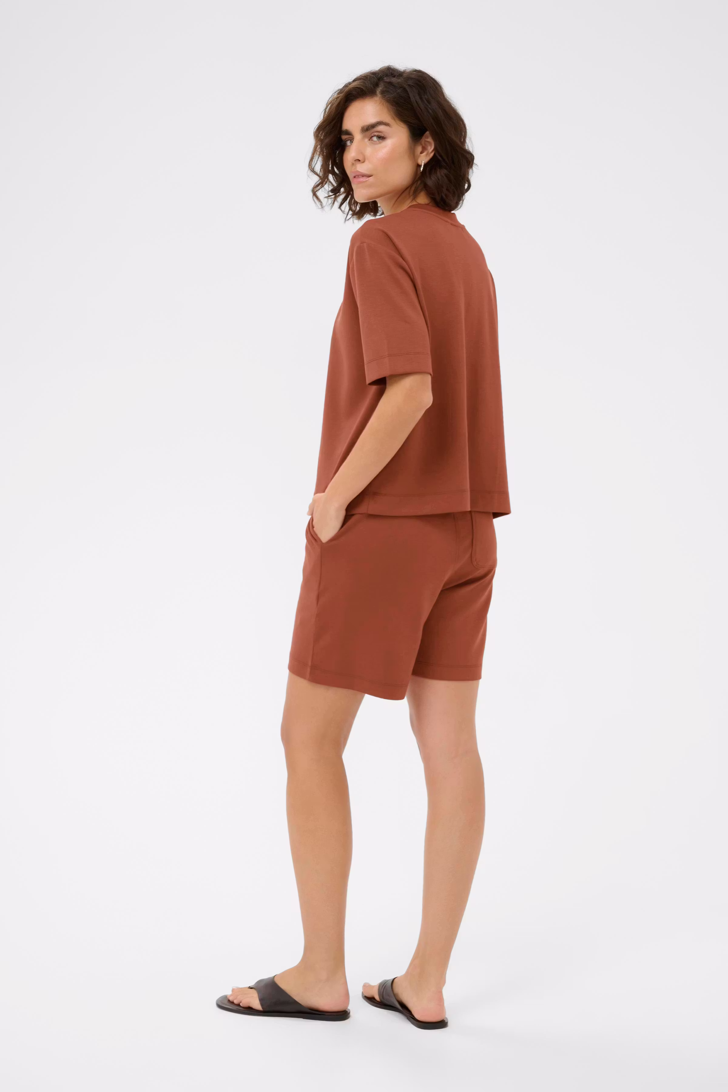 KAannie T-shirt LOOKBOOK BACK 10511809-191334