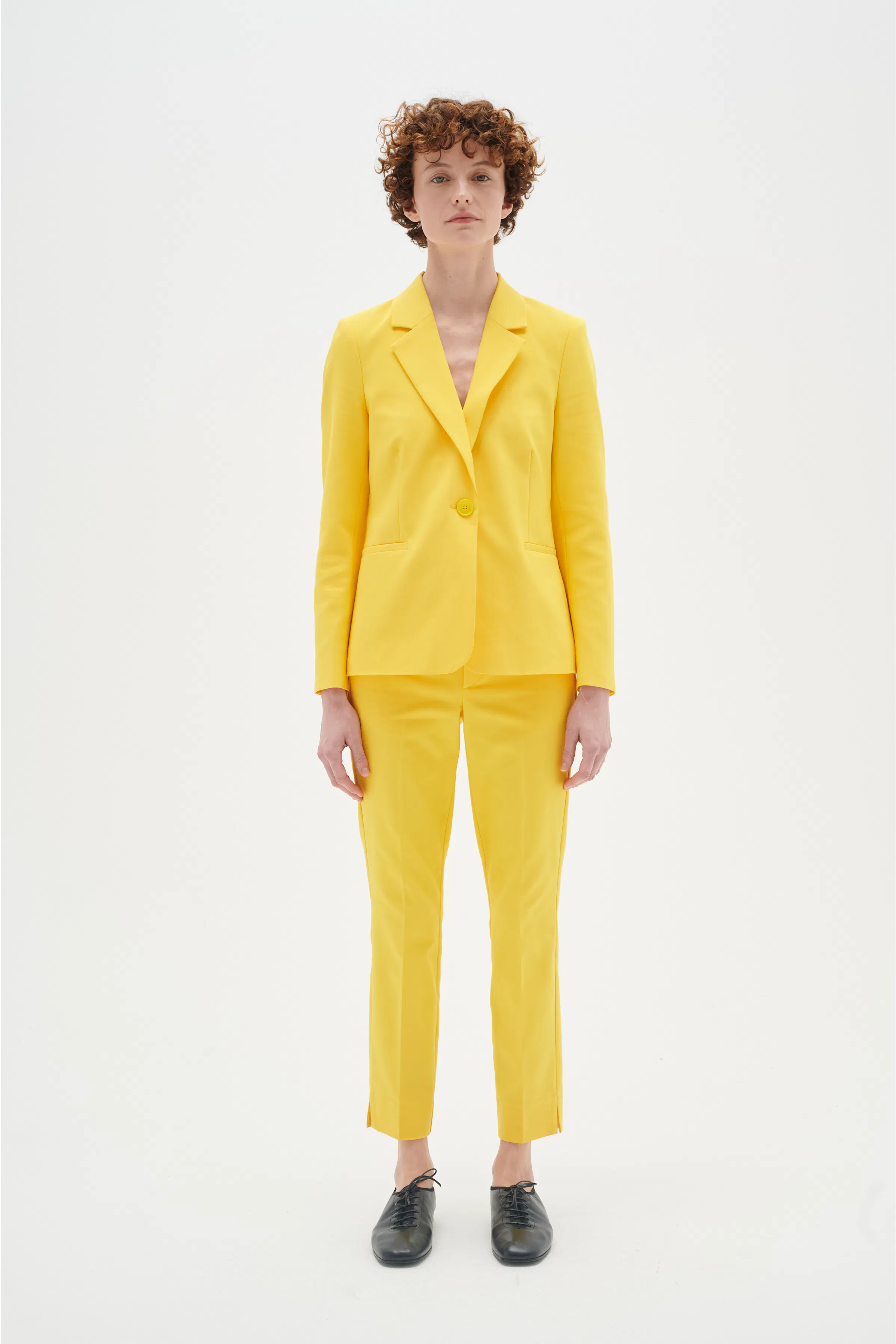 ZellaIW Classic Short Blazer LOOKBOOK FRONT 30108171-140756