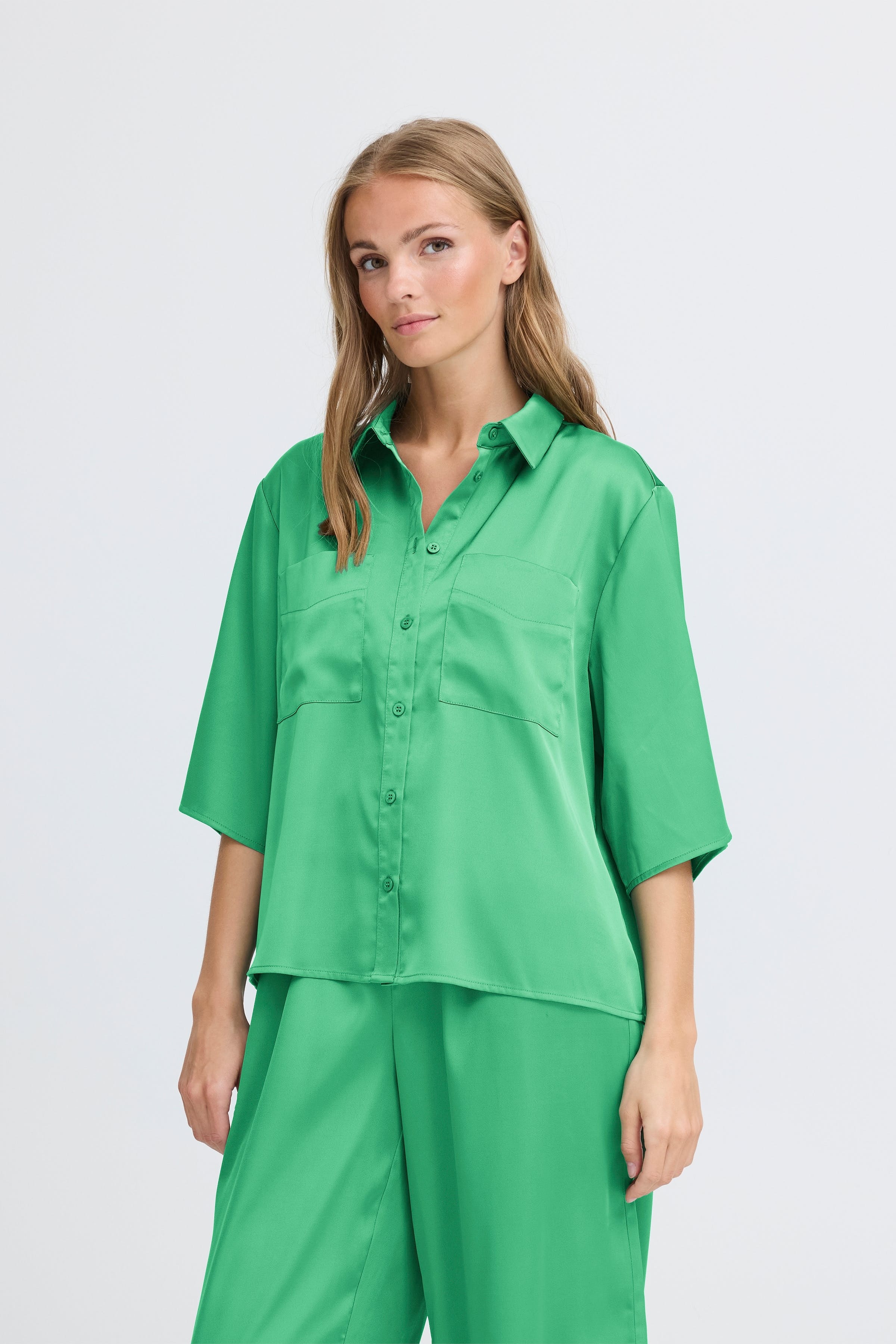 IHNIMA Bluse LOOKBOOK FRONT 20123839-175923