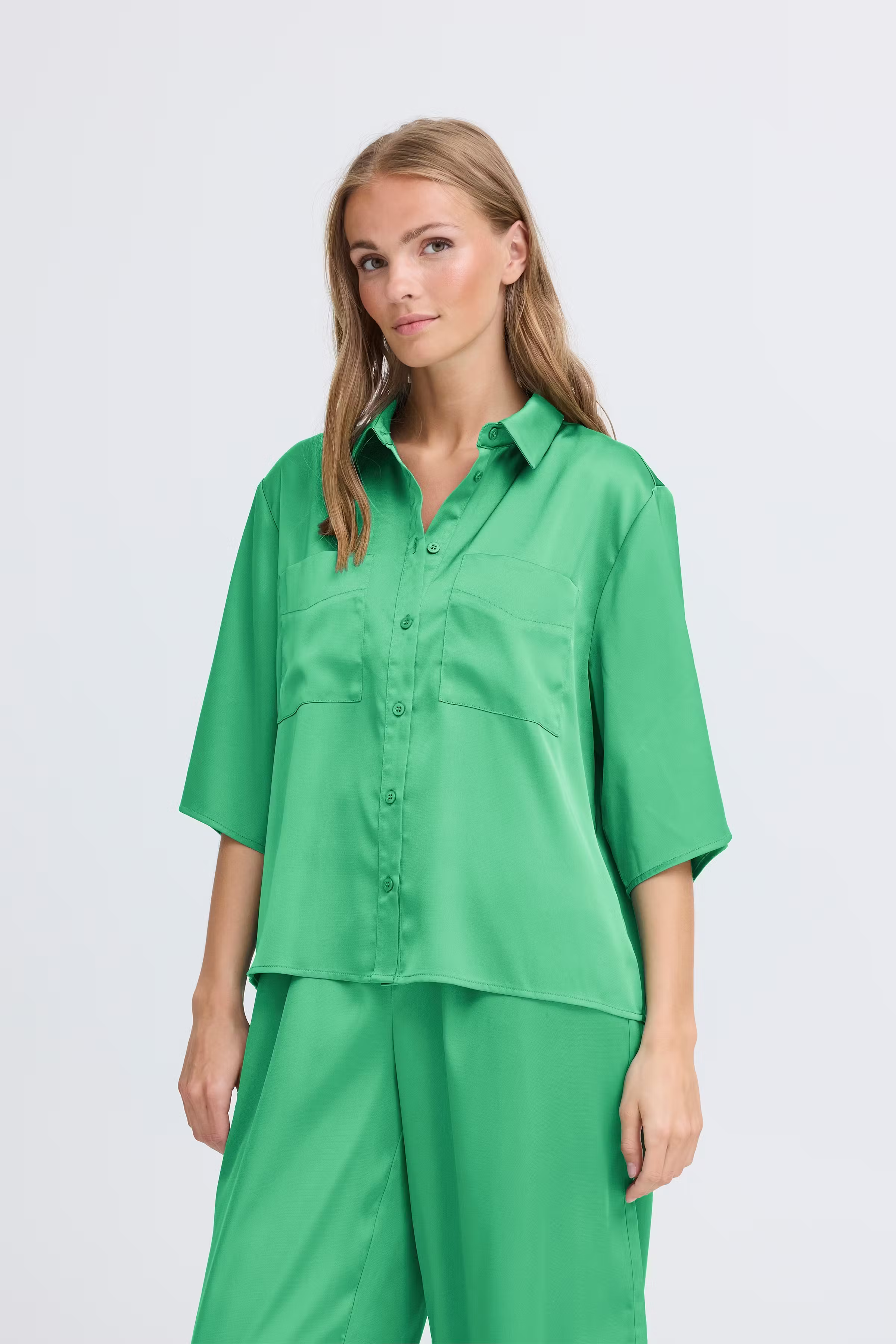 IHNIMA Bluse LOOKBOOK FRONT 20123839-175923