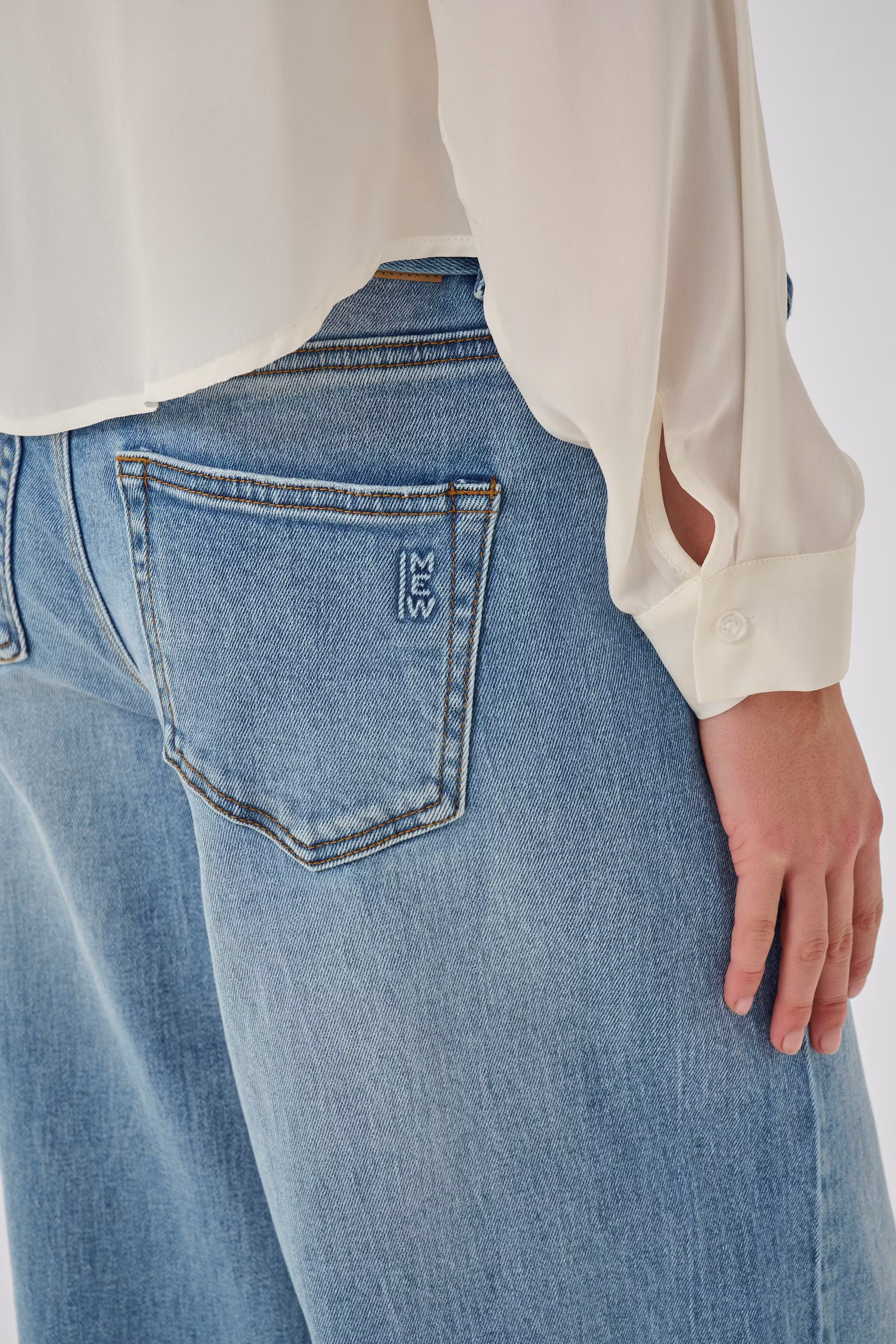 MWKaro 144 Mid X-Wide Jeans LOOKBOOK DETAIL 10705256-100046