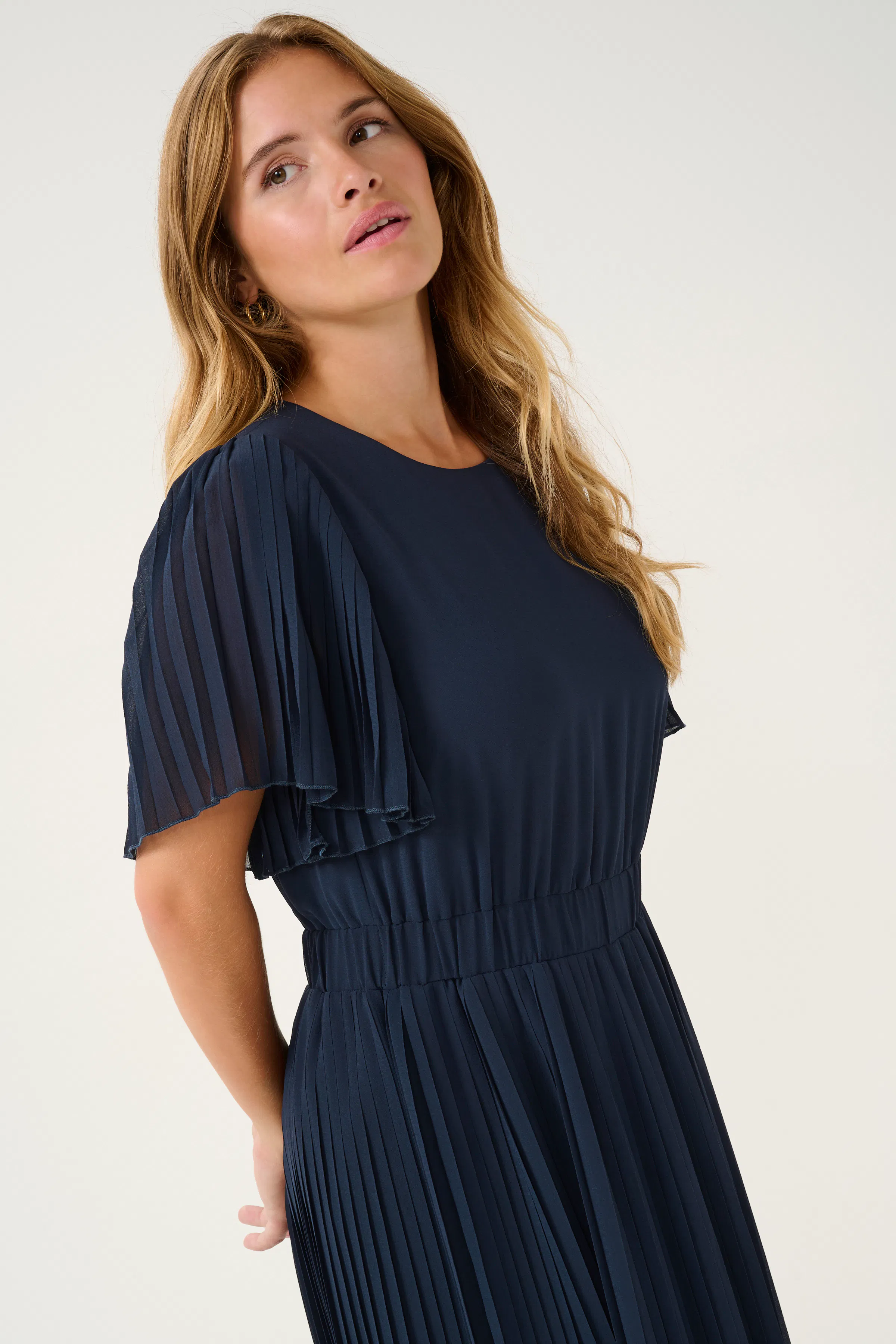 CUlinna Plisseret kjole LOOKBOOK DETAIL 50111751-194011
