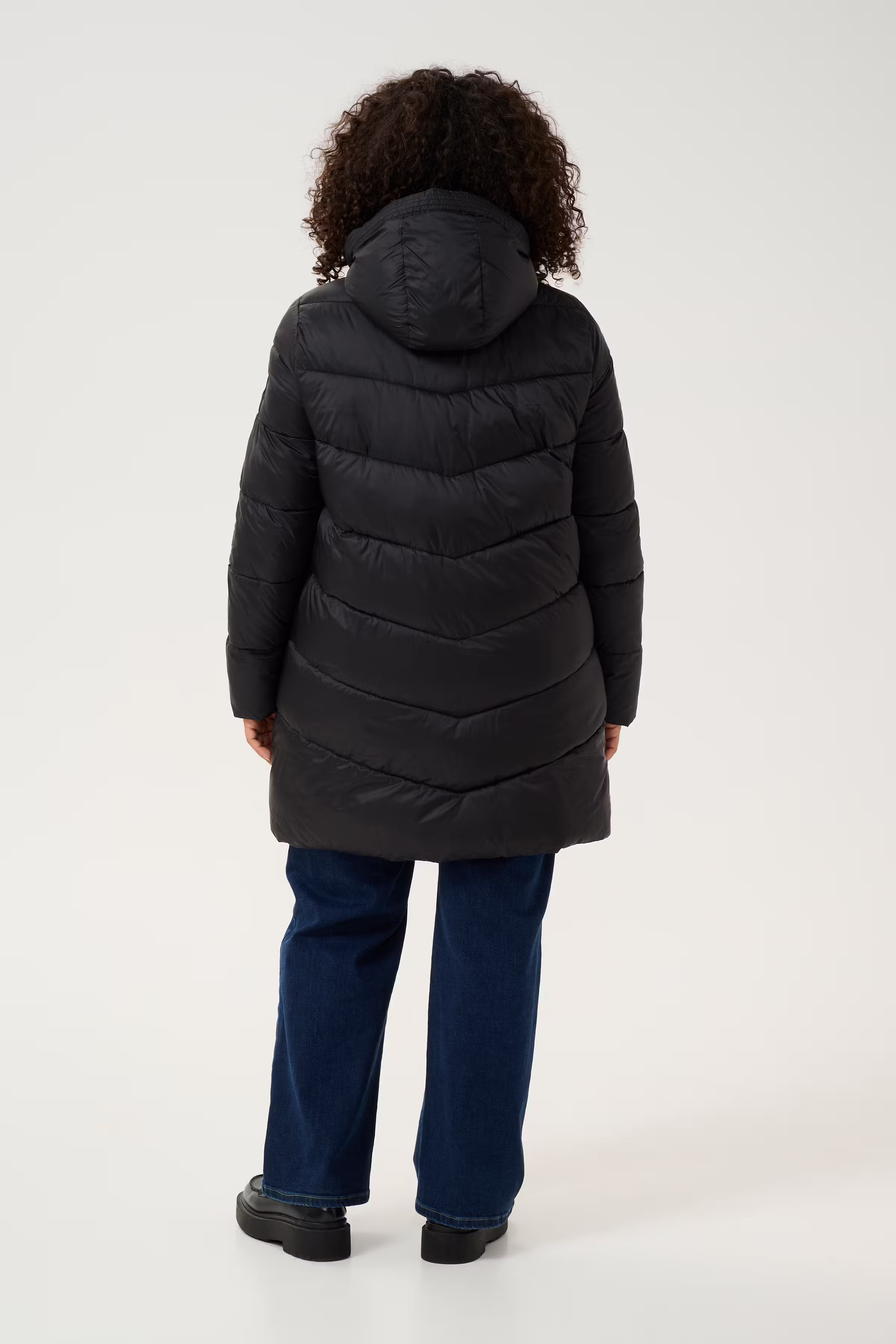 KCsusanna Mantel LOOKBOOK BACK 10582480-100121