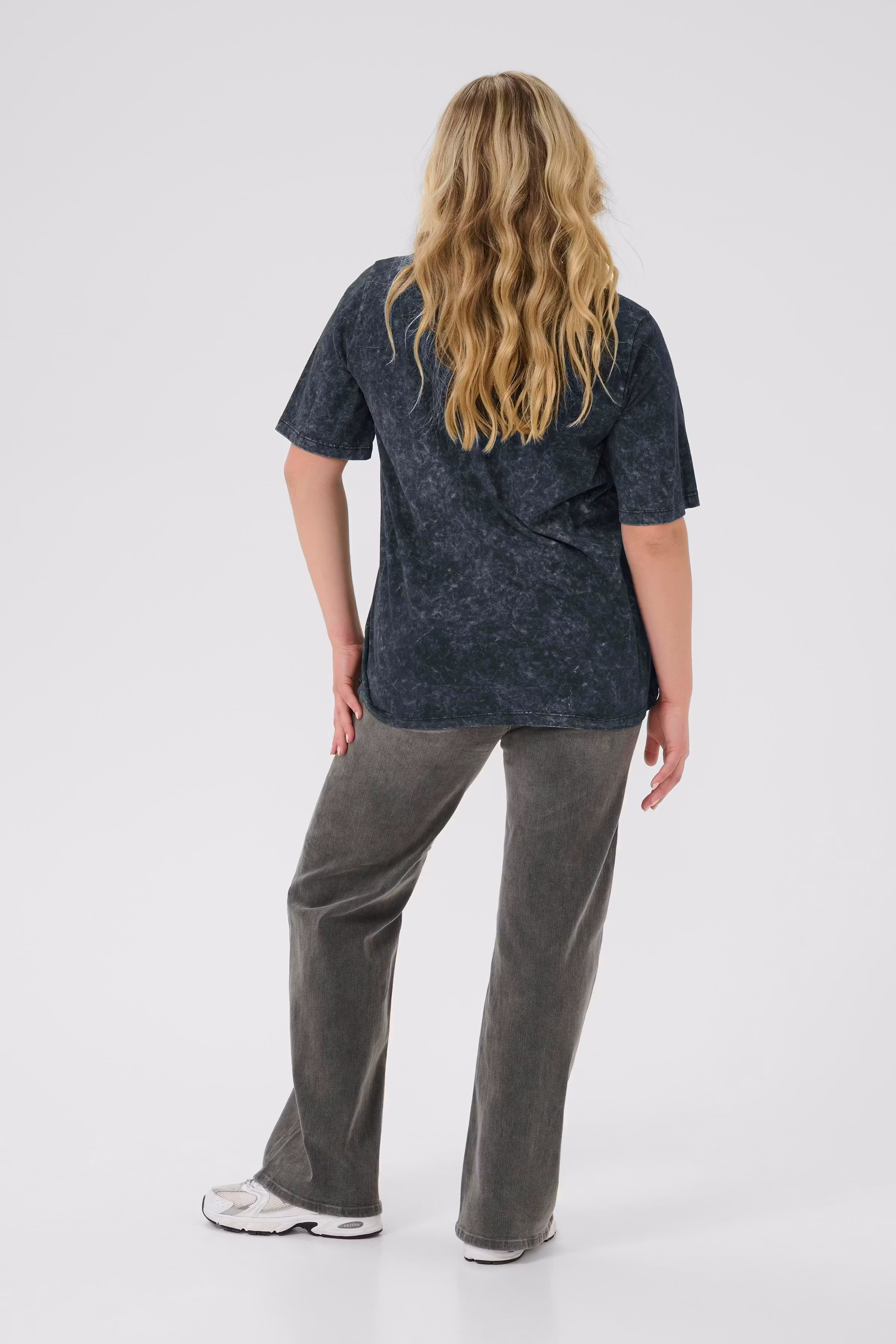 KCtasha T-shirt LOOKBOOK BACK 10583389-100121