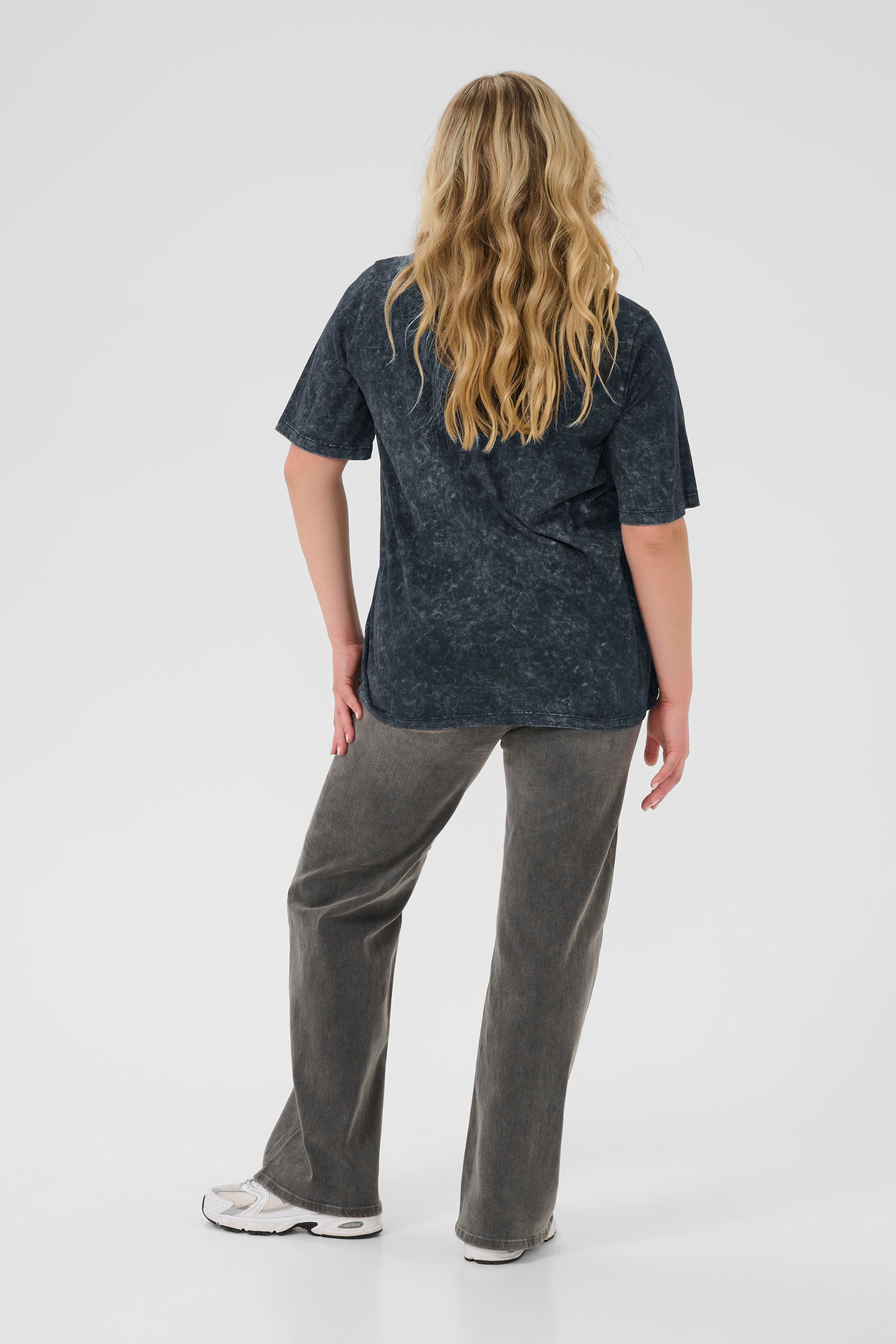 KCtasha T-shirt LOOKBOOK BACK 10583389-100121