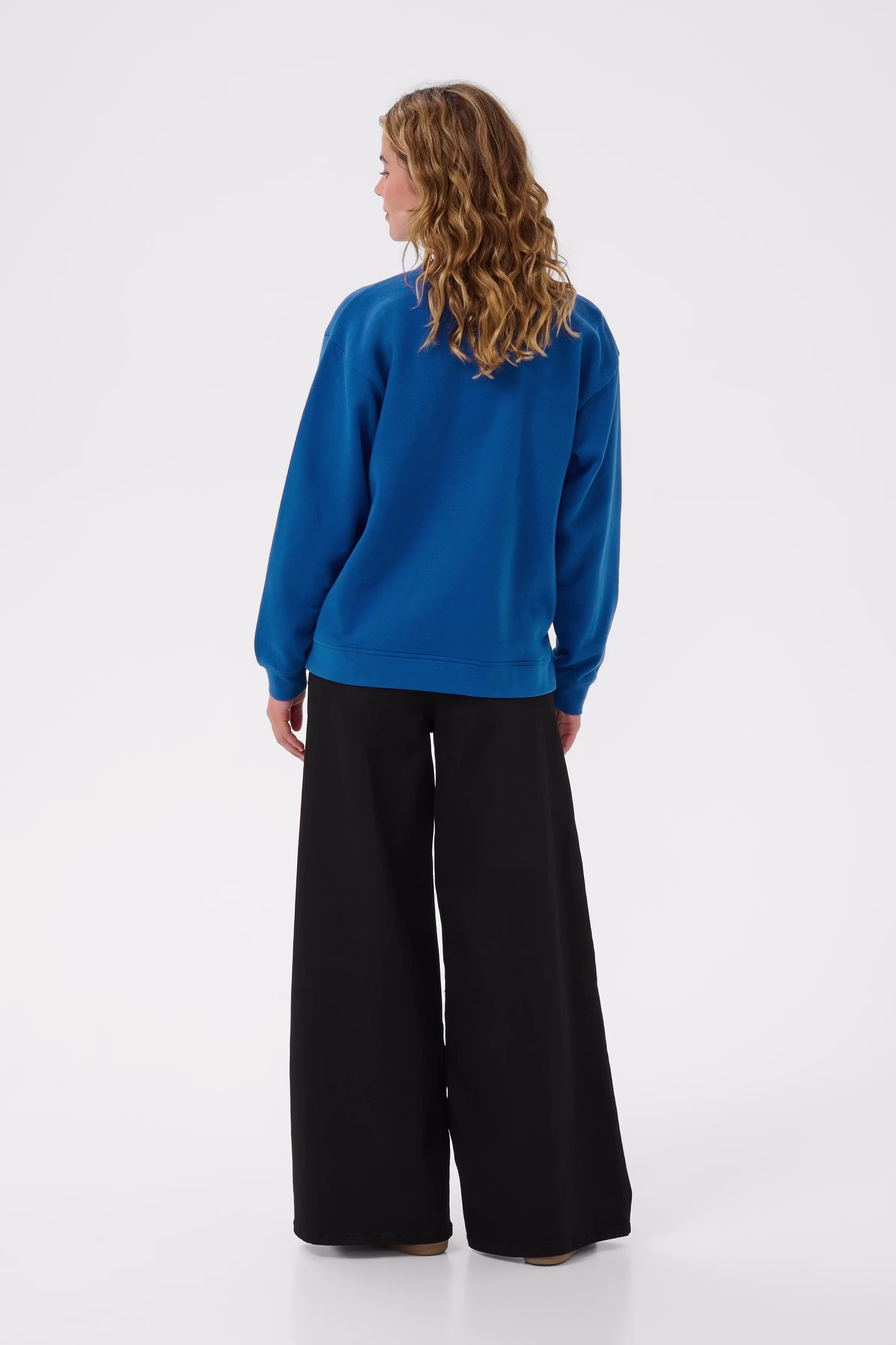 CRMirabella Sweatshirt LOOKBOOK BACK 10614203-194055