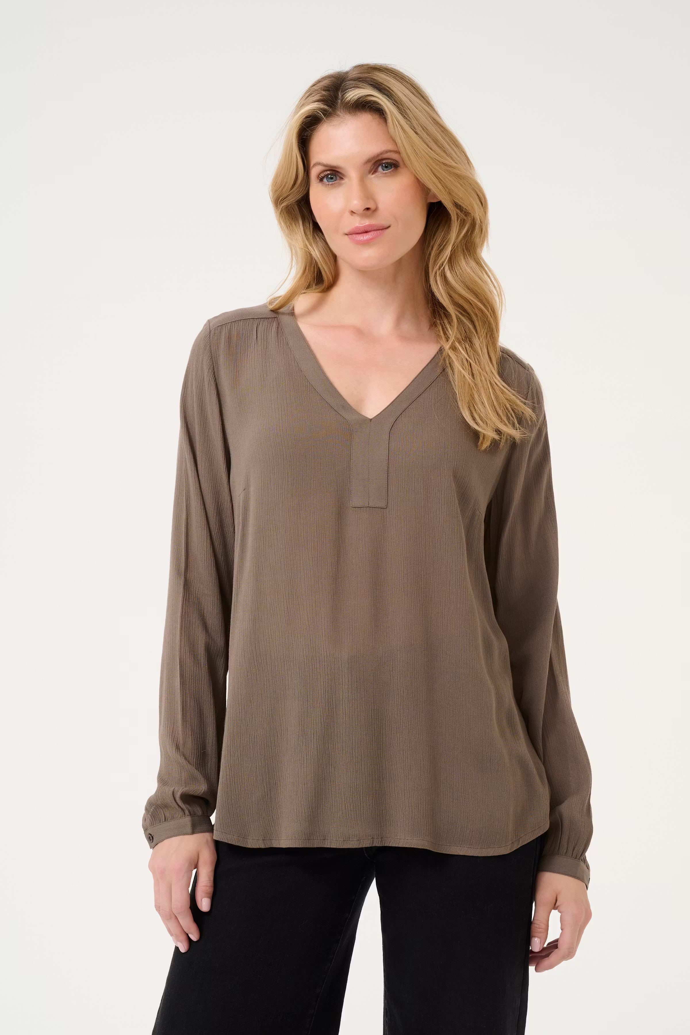 KAamber Blouse LOOKBOOK FRONT 501032-190810