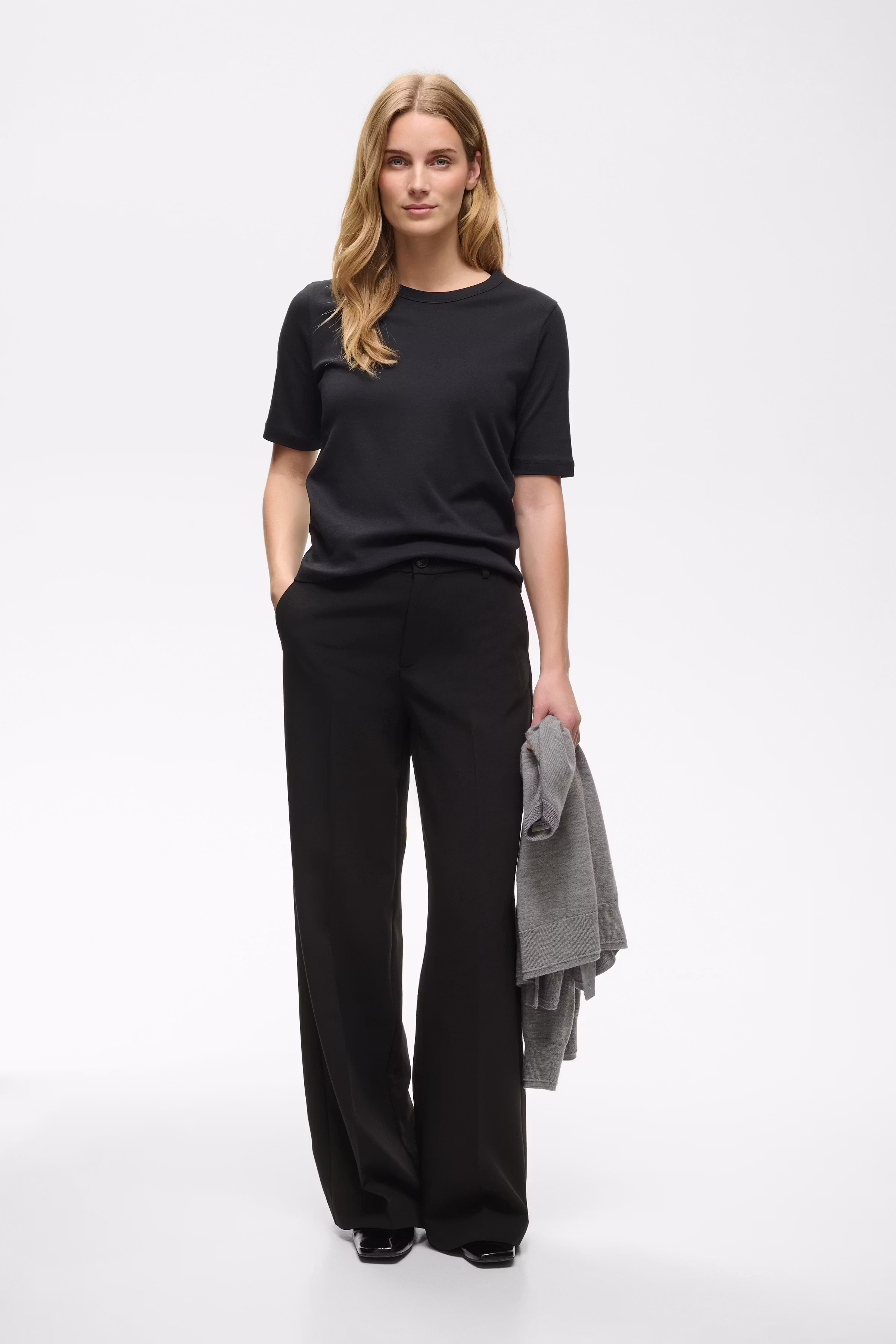 RatanaPW T-shirt LOOKBOOK FRONT 30309870-194008