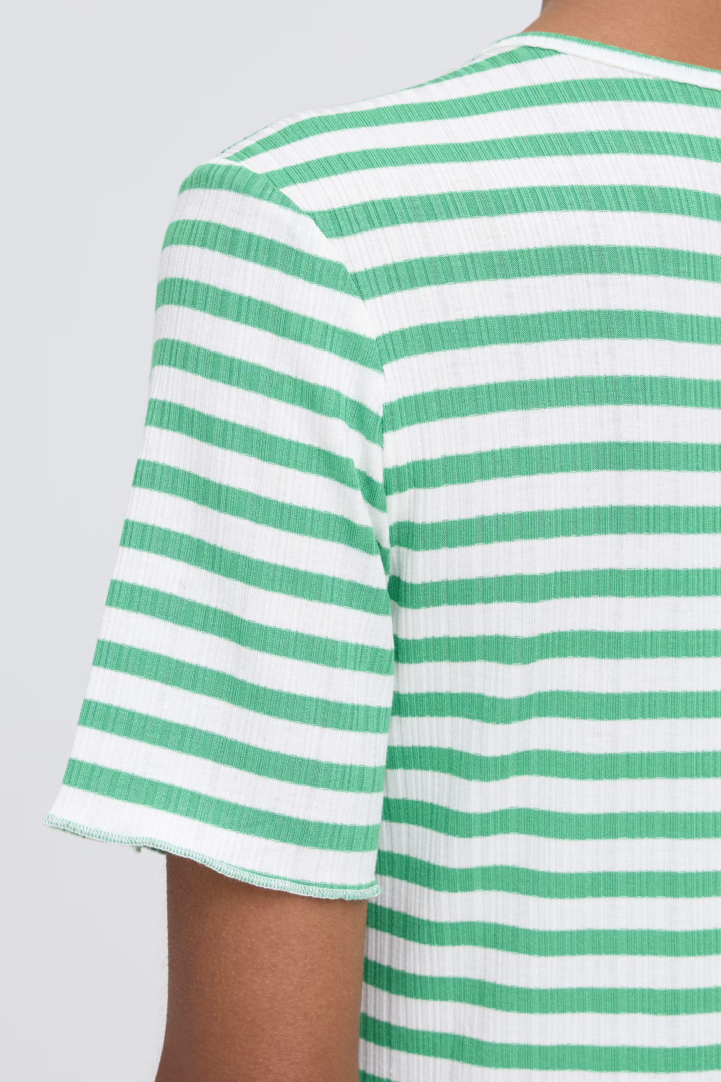 IHCELLA T-shirt LOOKBOOK DETAIL 20122818-900004588