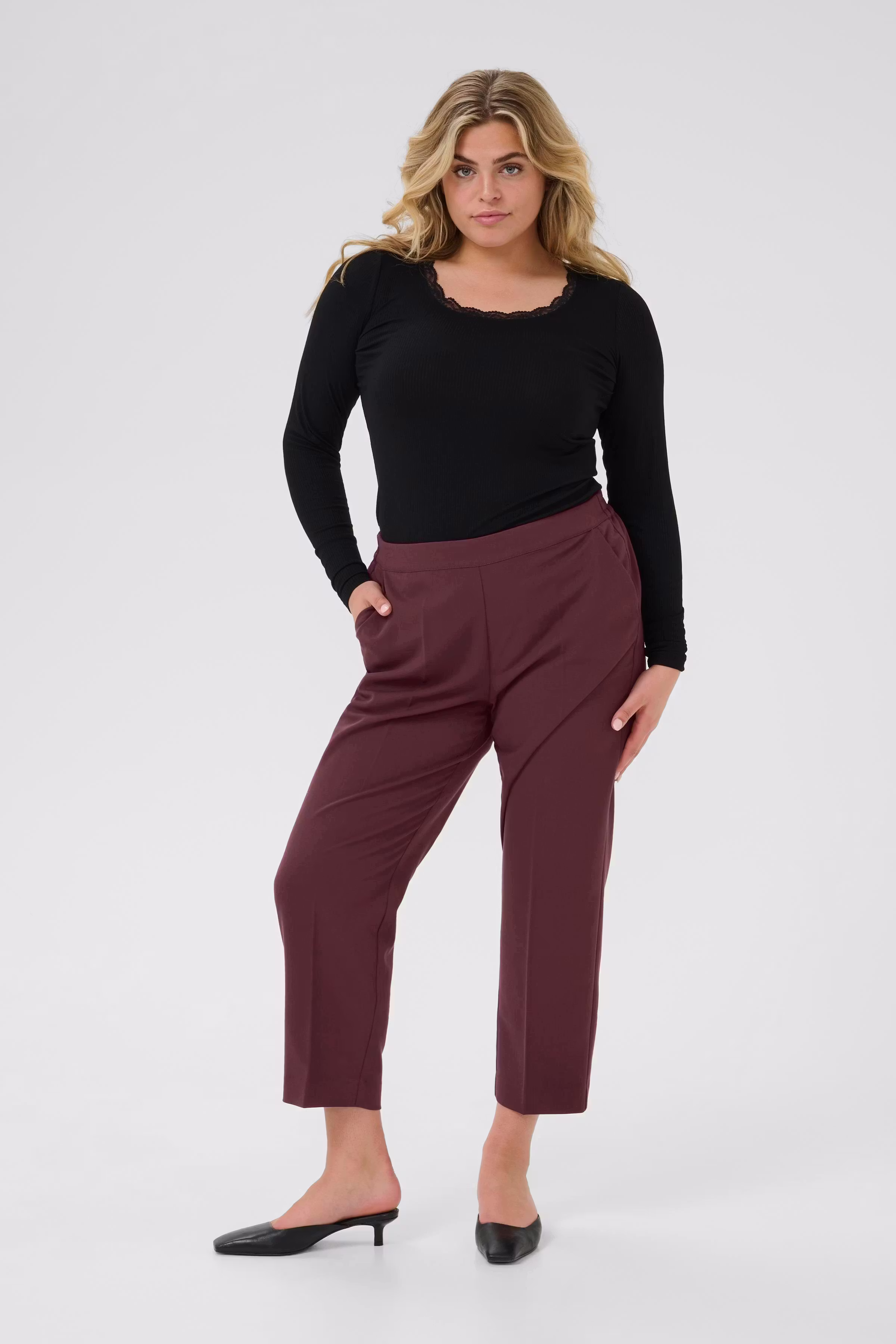 KCsakira Cropped Trousers LOOKBOOK FRONT 10580650-191619