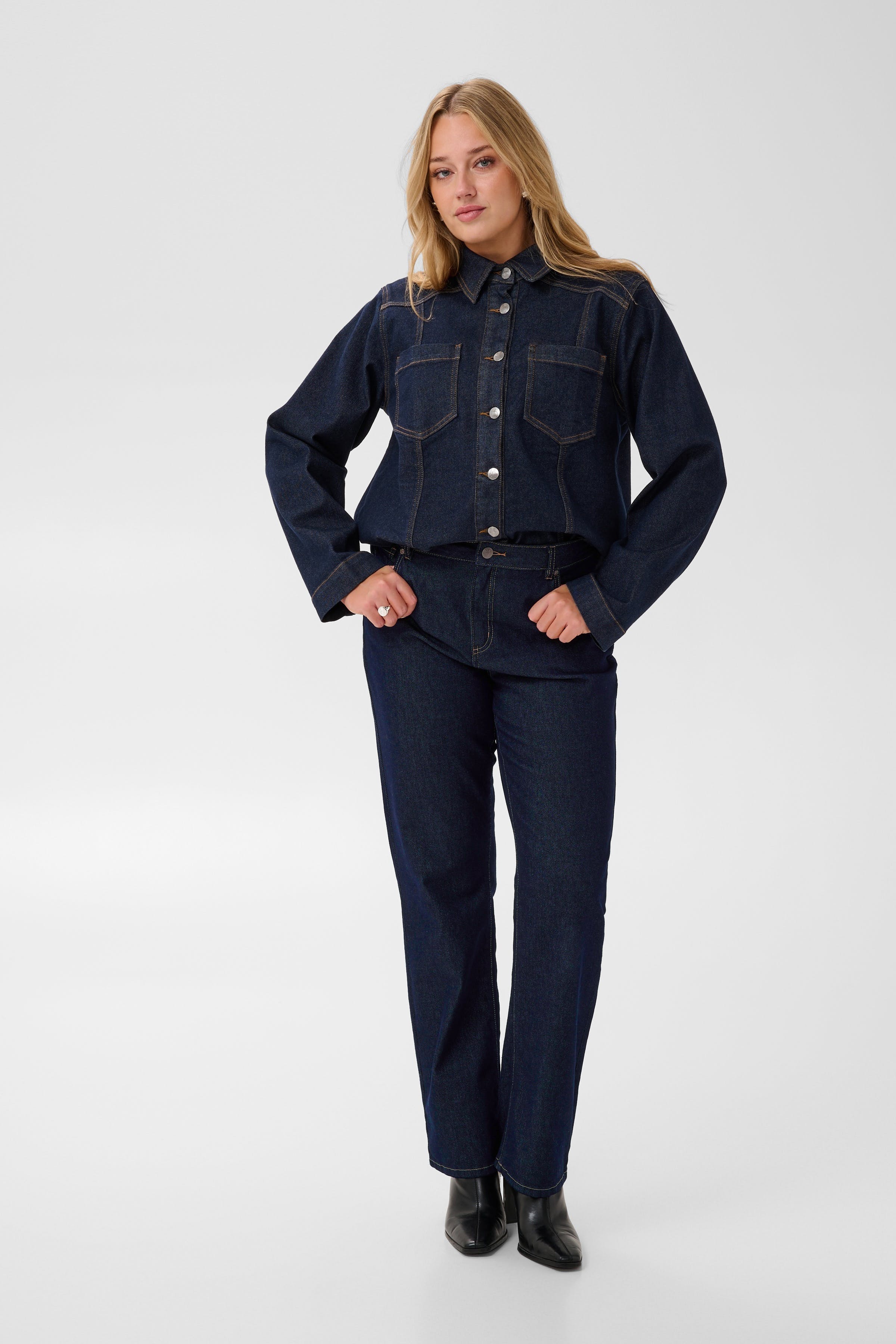 KCflora Straight Jeans LOOKBOOK FRONT 10584394-109824