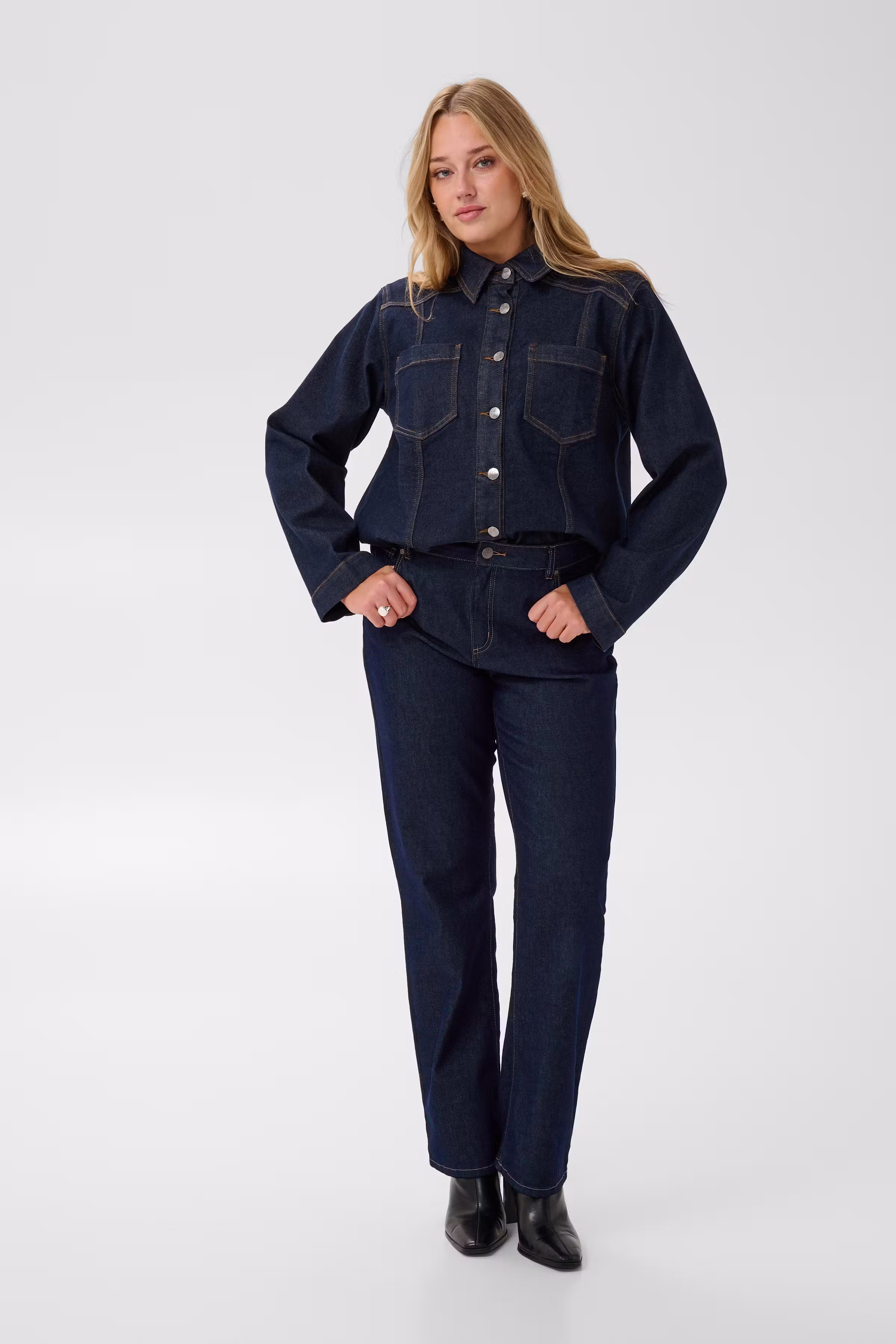 KCflora Straight Jeans LOOKBOOK FRONT 10584394-109824