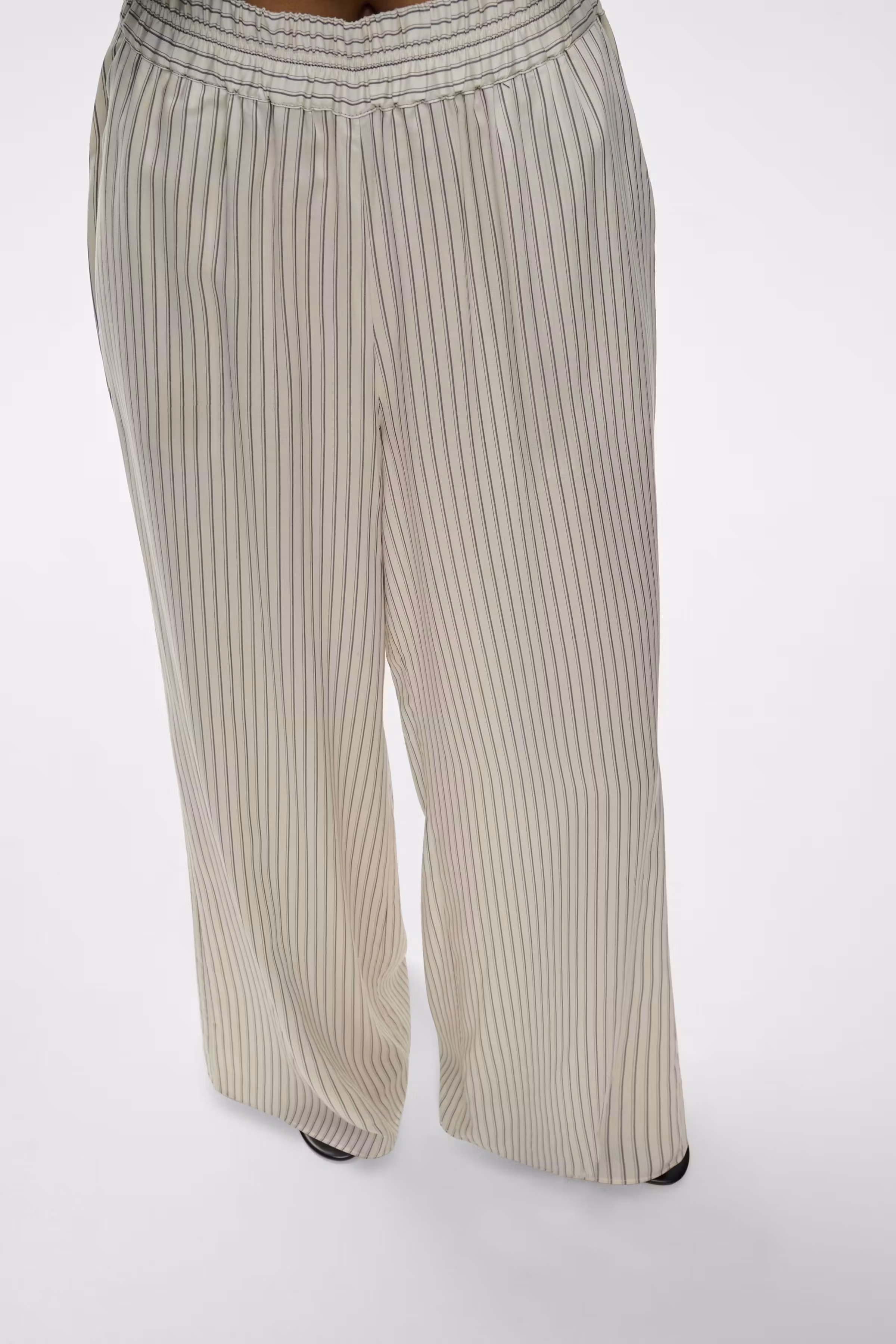 IOPIA Trousers LOOKBOOK FRONT 30600632-MC2167