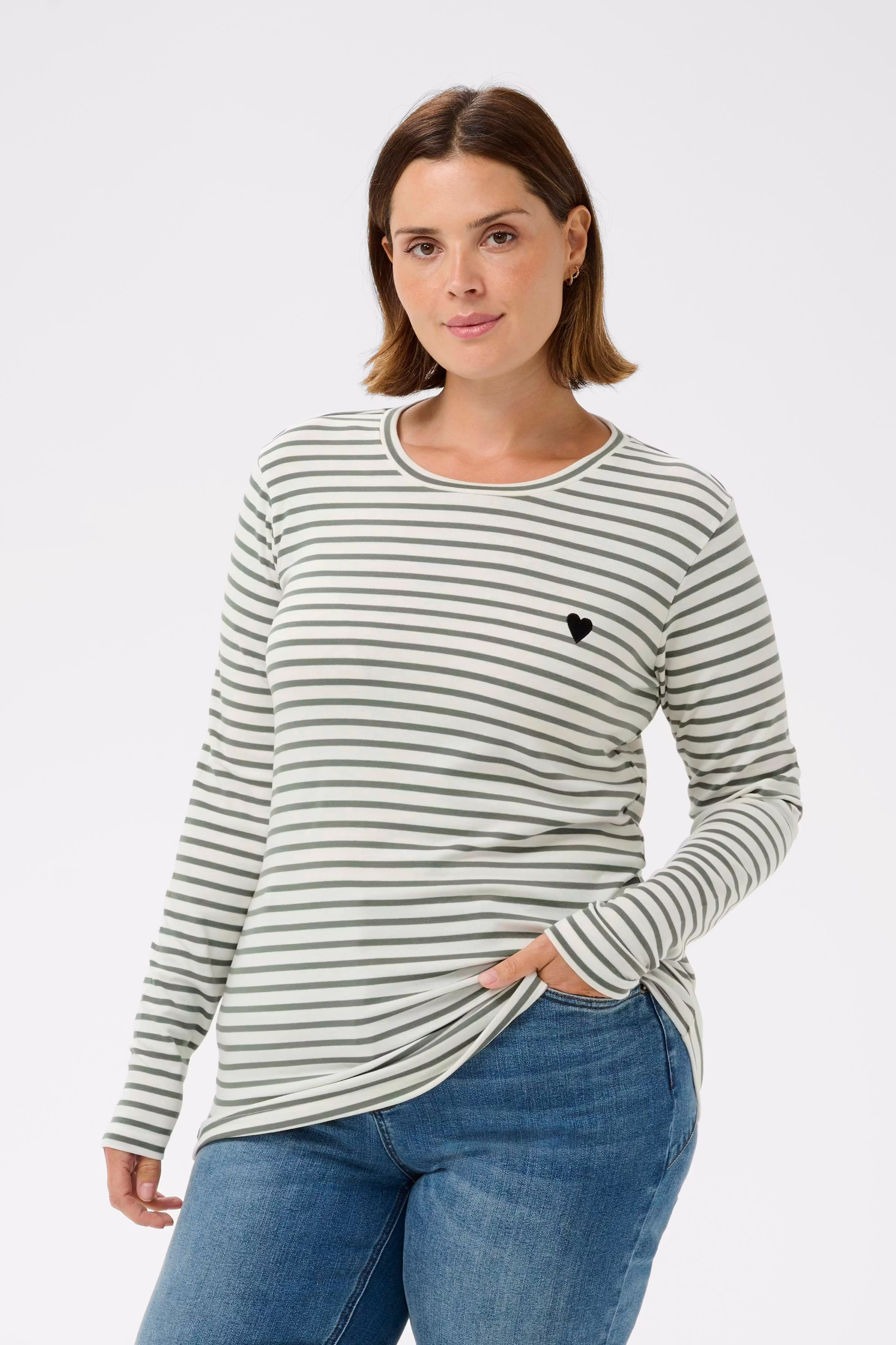 KClia T-shirt LOOKBOOK FRONT 10580179-108941