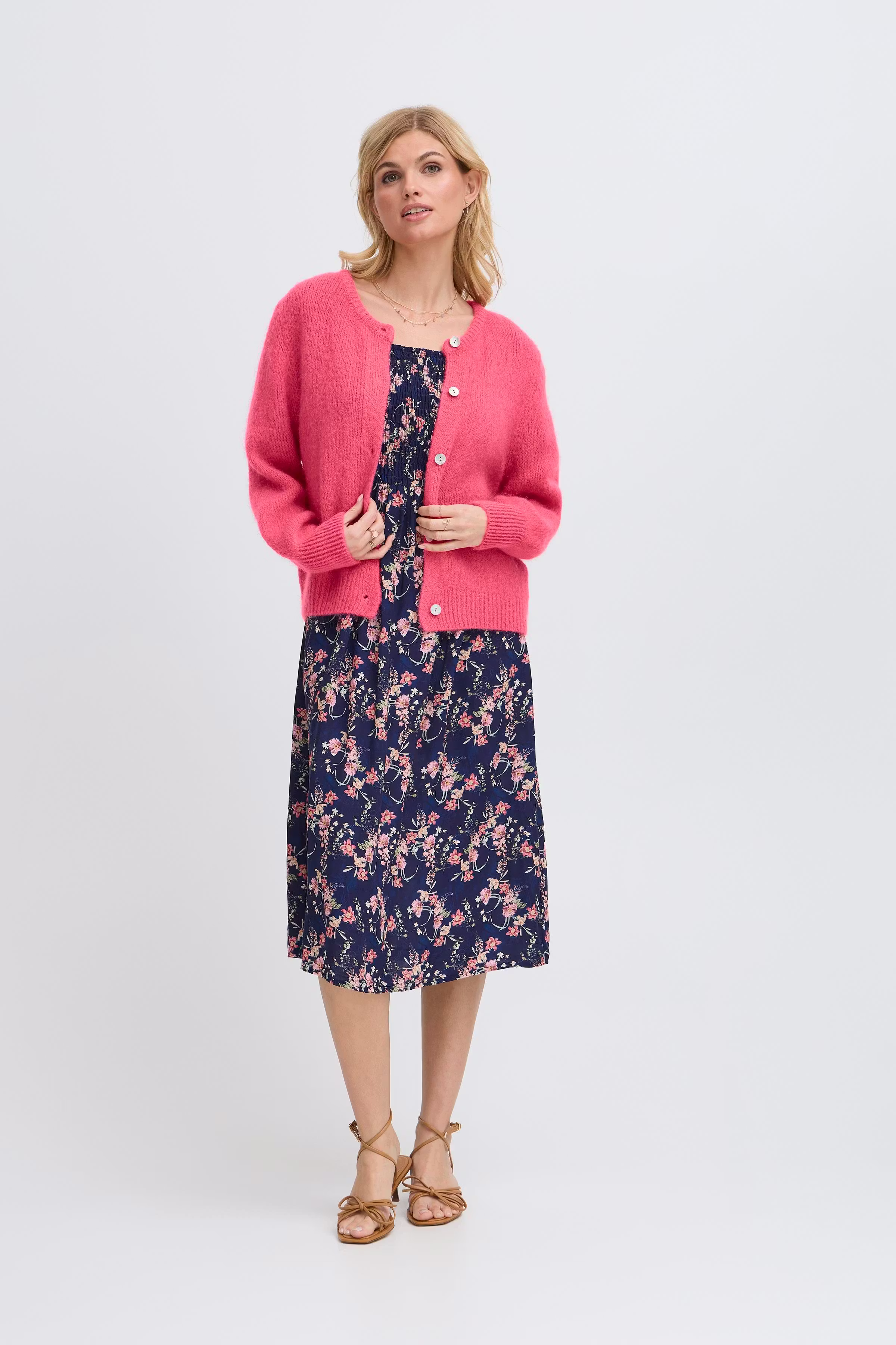 SBGULVIG Cardigan LOOKBOOK FRONT 22100655-182133