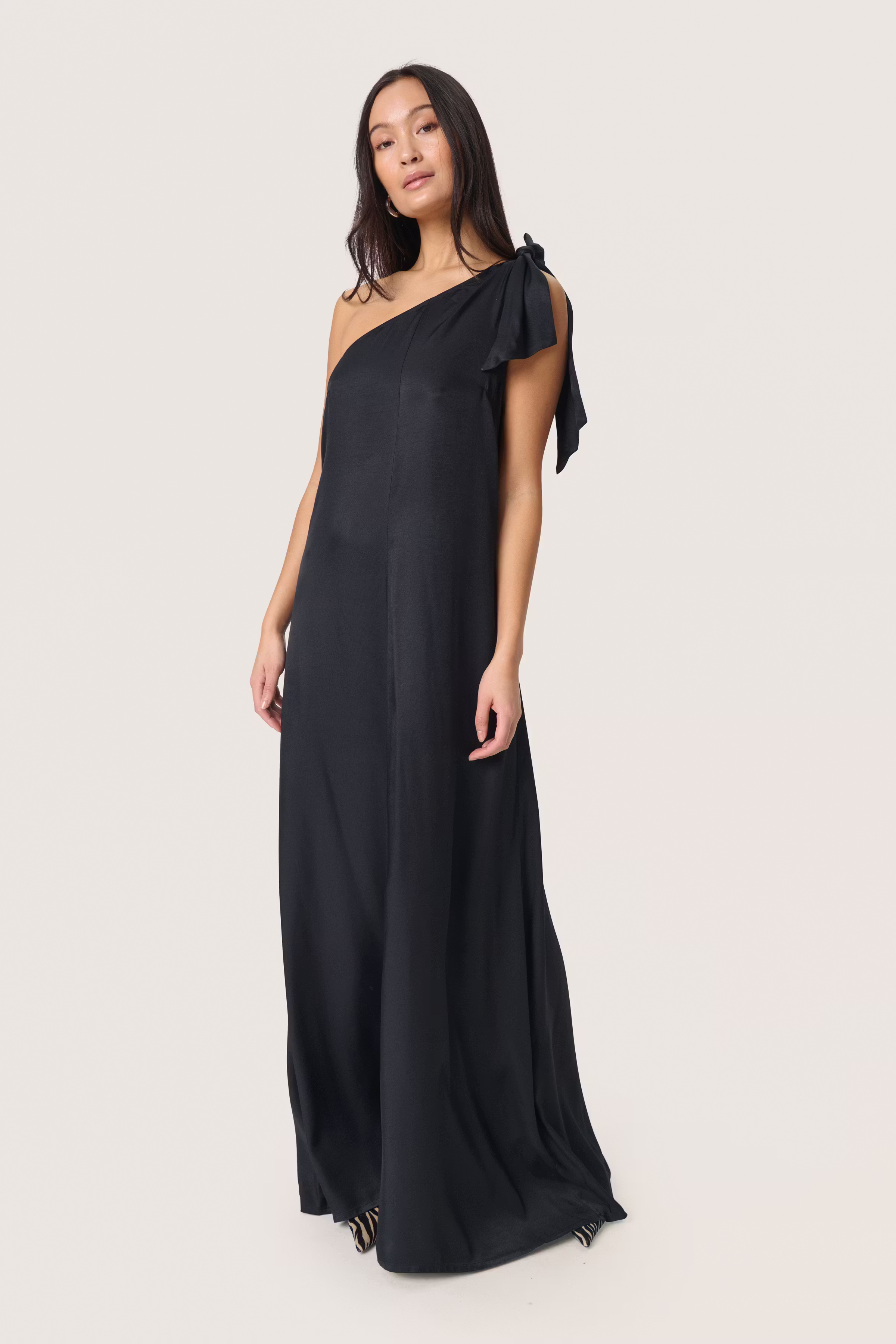 SLBecca Kleid LOOKBOOK FRONT 30408519-194008