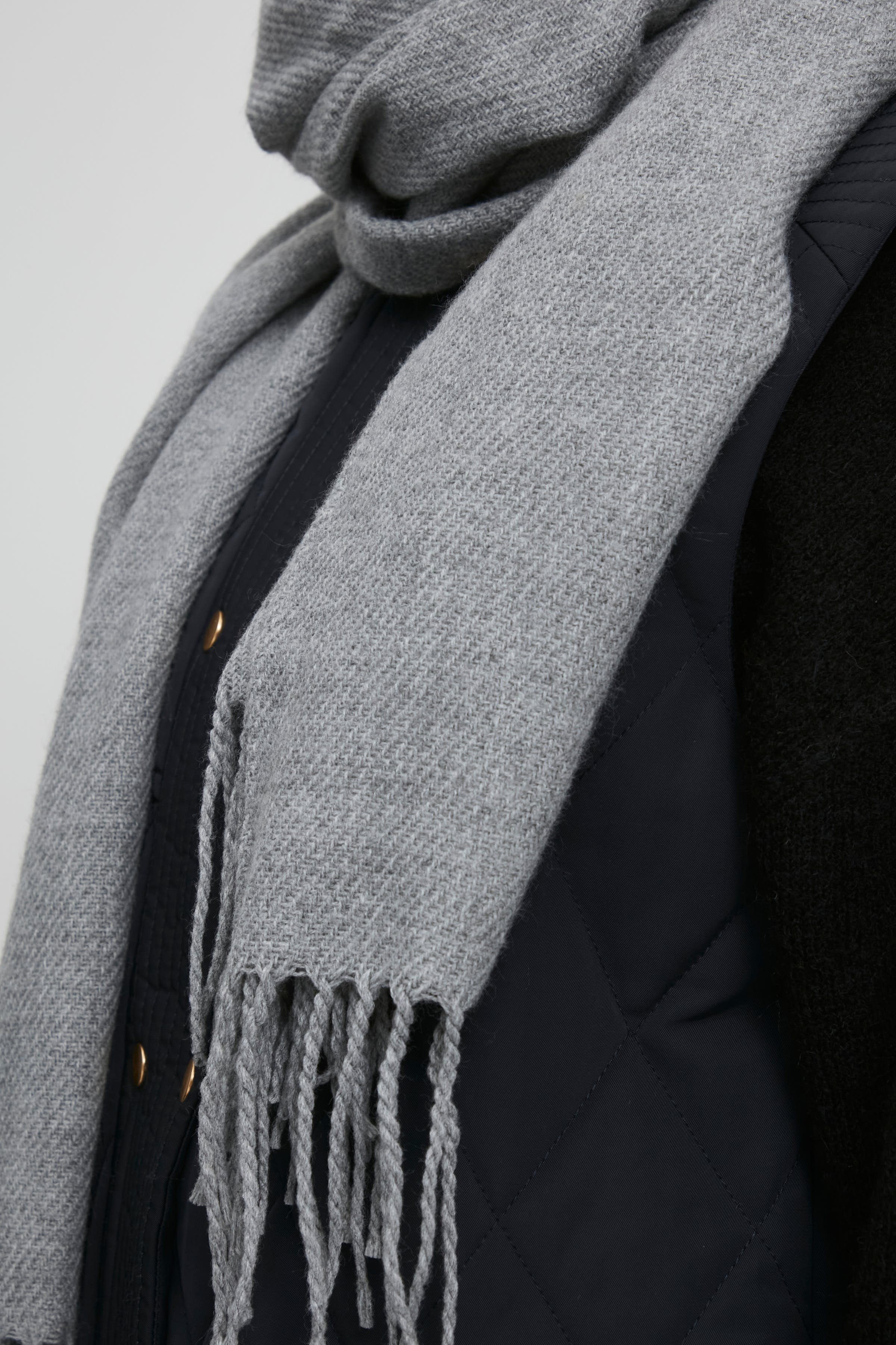 IA VARINA Sjaal LOOKBOOK DETAIL 20100968-200421