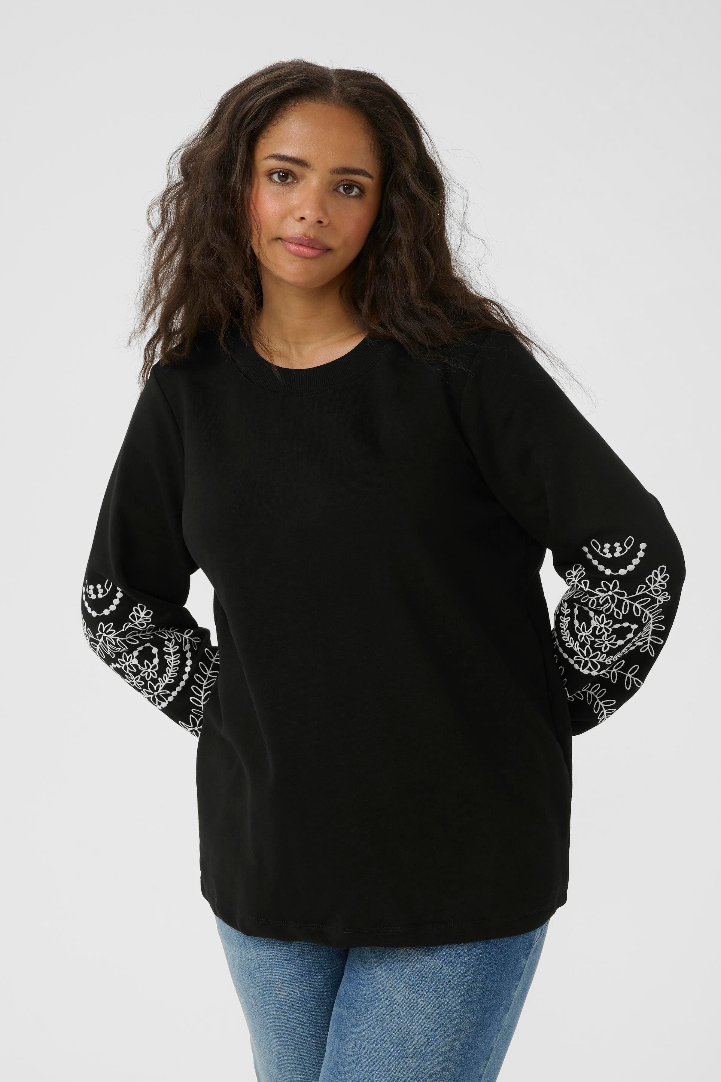 KCviva Sweatshirt LOOKBOOK FRONT 10583649-100121