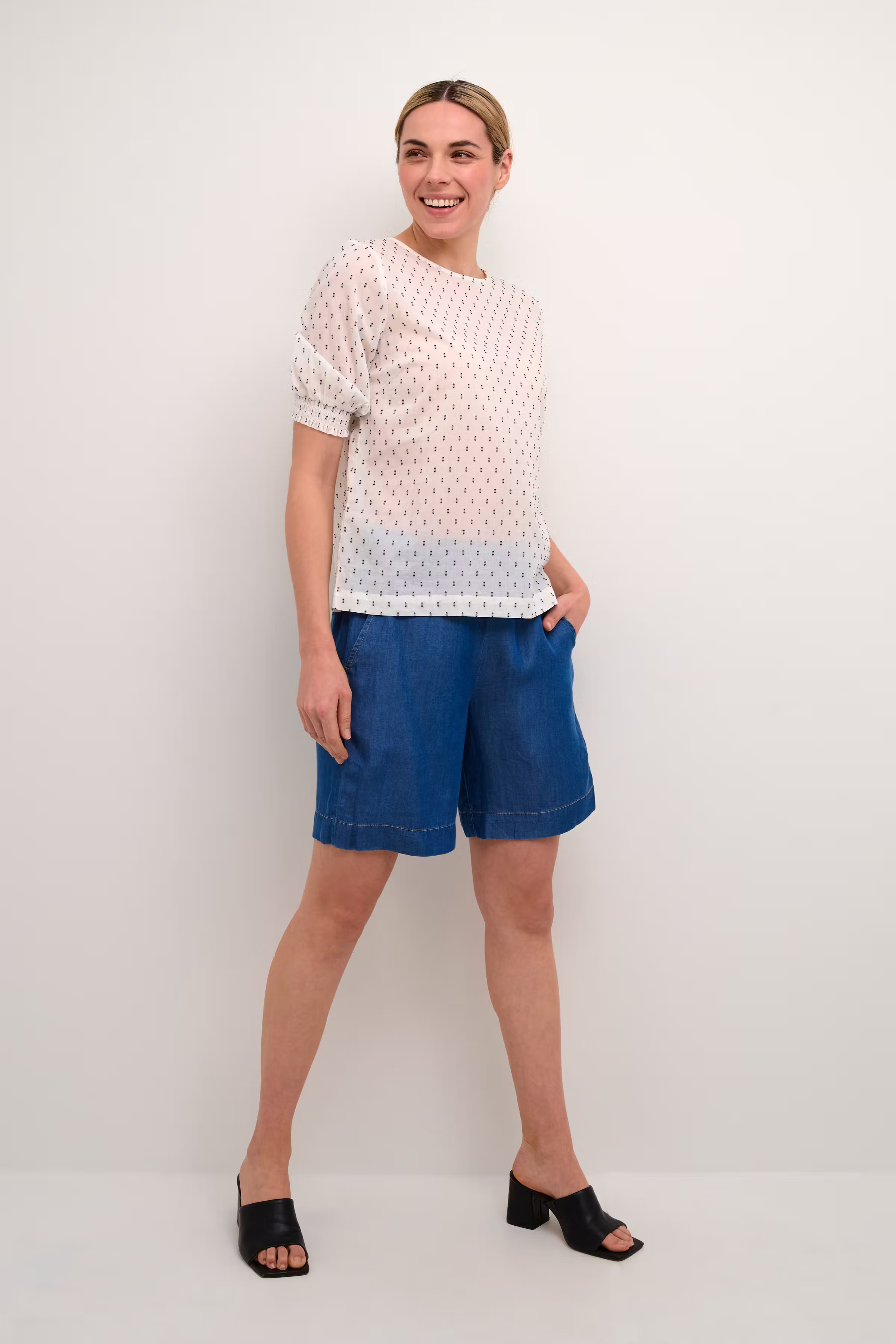 BPeldora Blouse LOOKBOOK FRONT 10590482-110601B