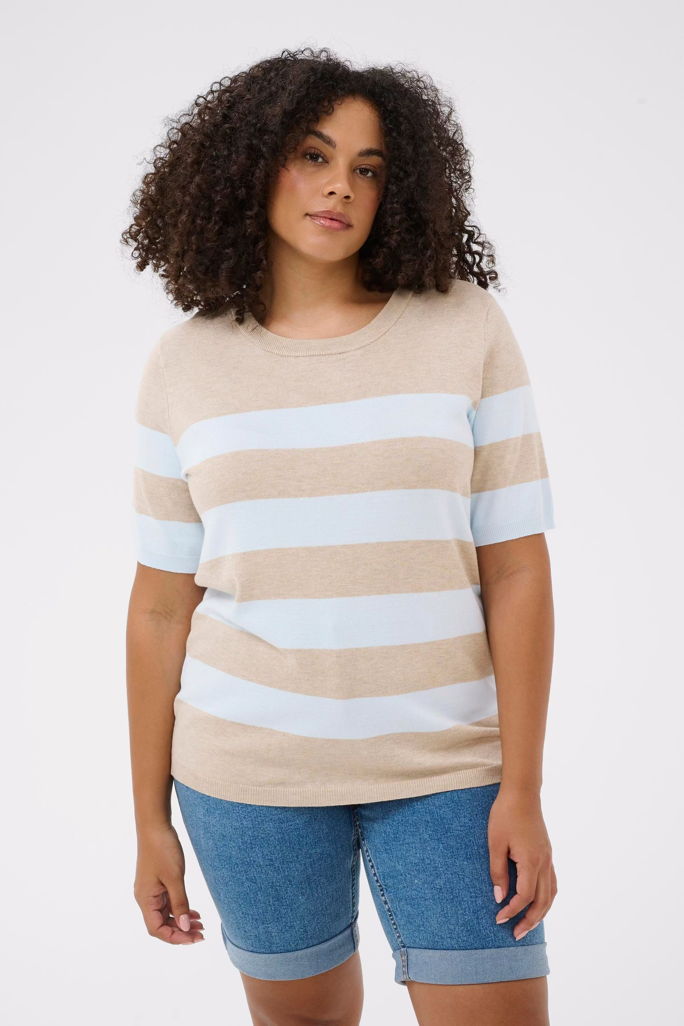 KClizzy Pullover LOOKBOOK FRONT 10582914-109210
