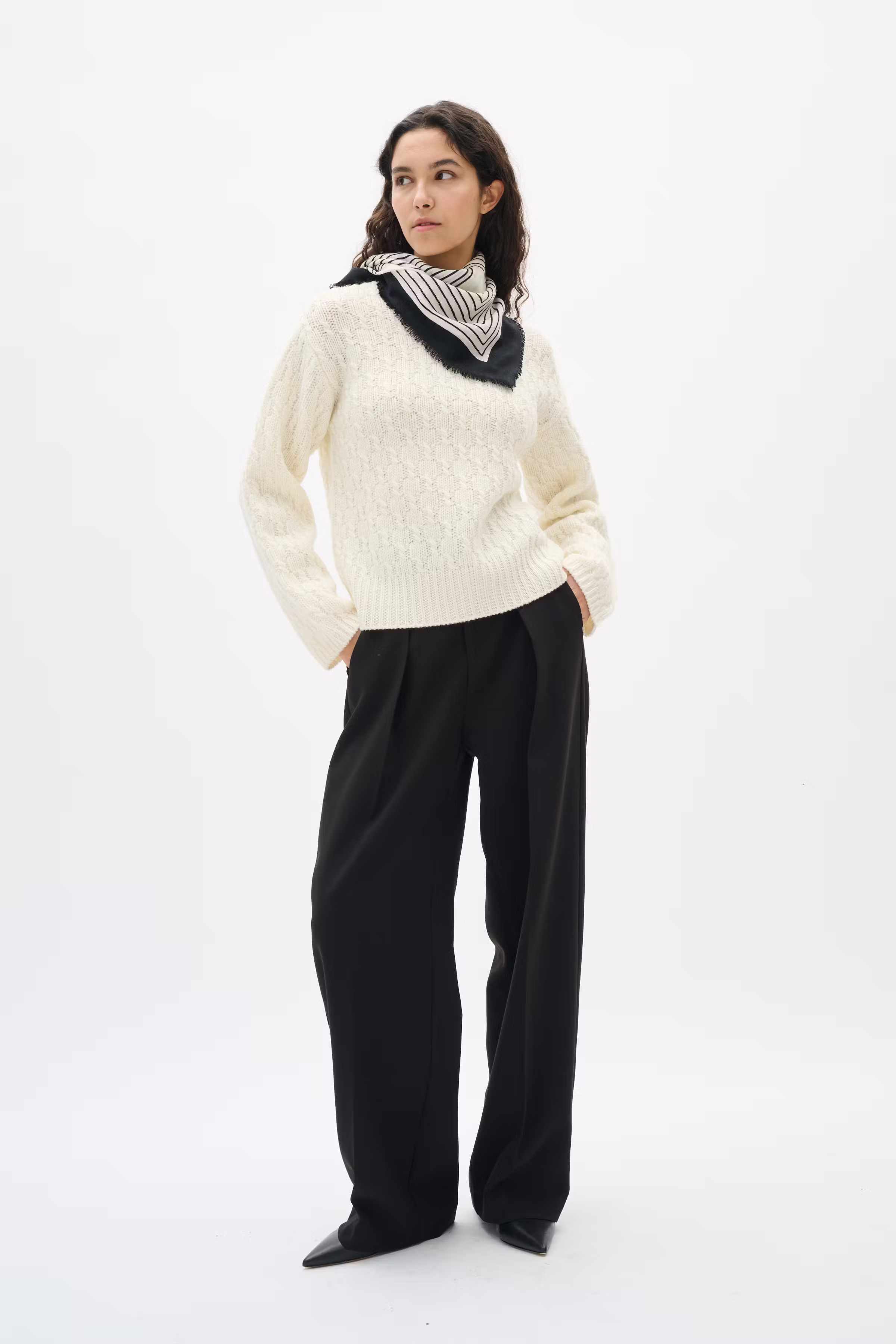 AmiIW Scarf LOOKBOOK FRONT 30110773-110701