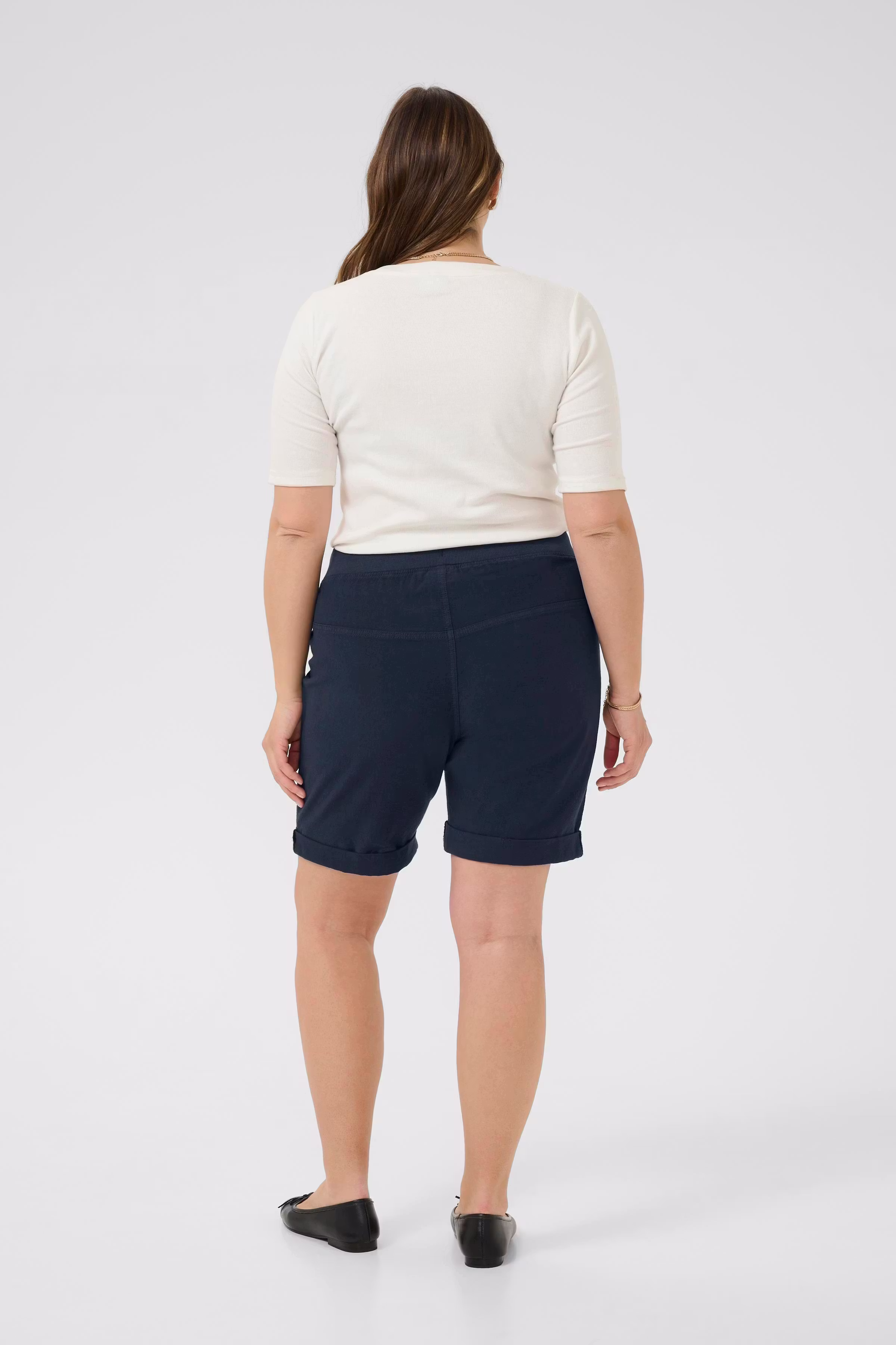 KCnana Shorts LOOKBOOK BACK 10580270-194020