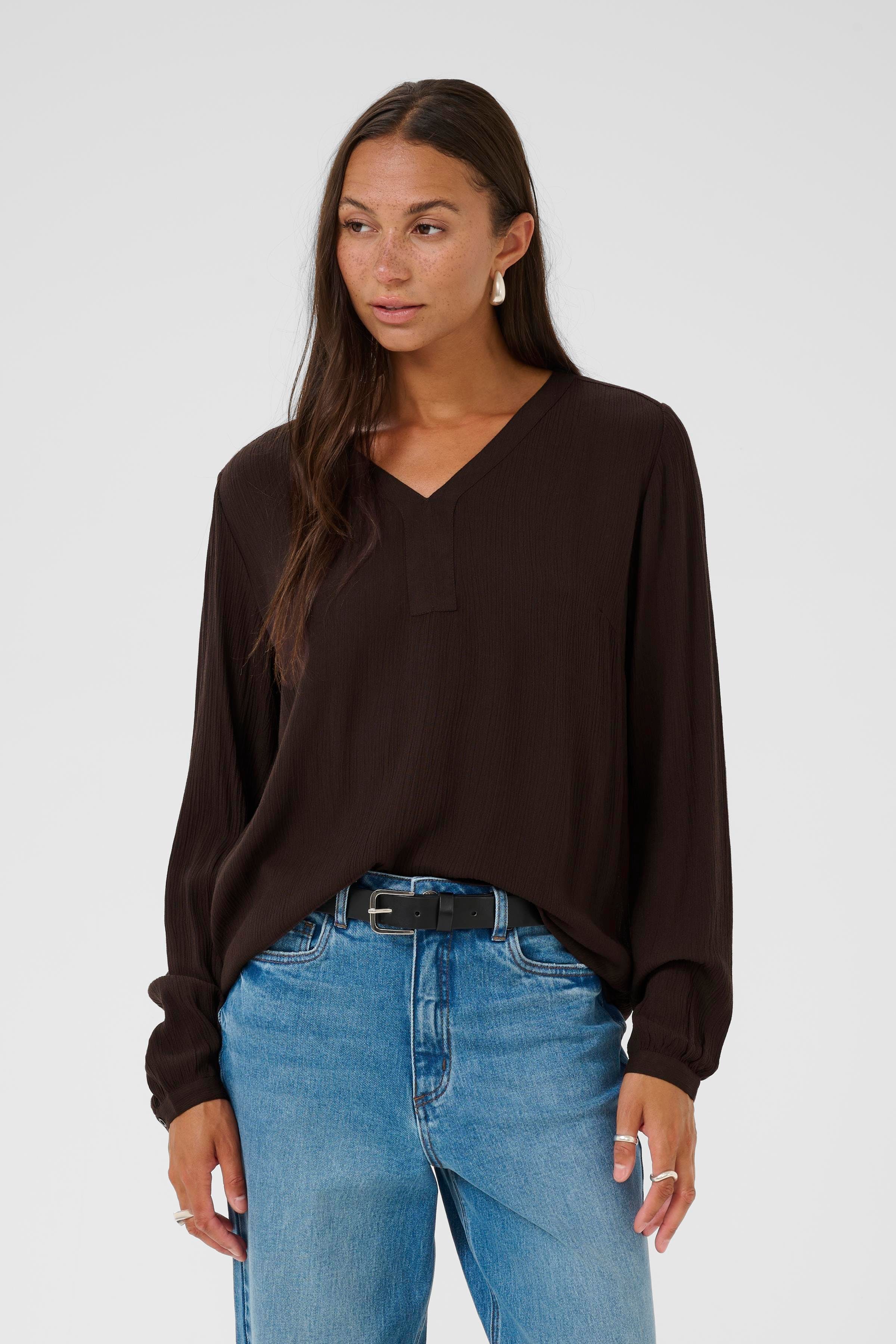 Amber Blouse LOOKBOOK FRONT 501032-191111