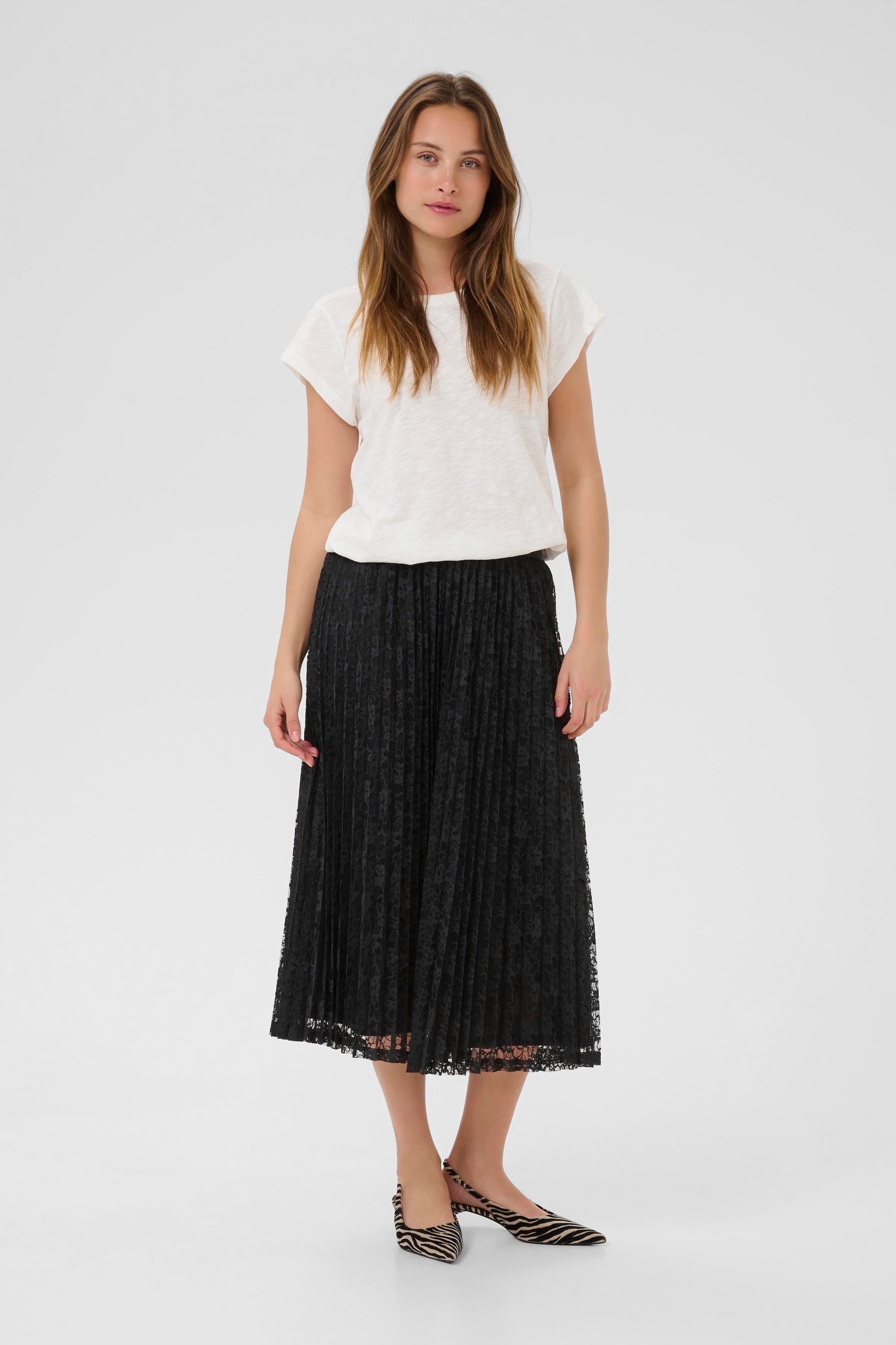 CUlona Spitzenrock LOOKBOOK FRONT 50113014-500012