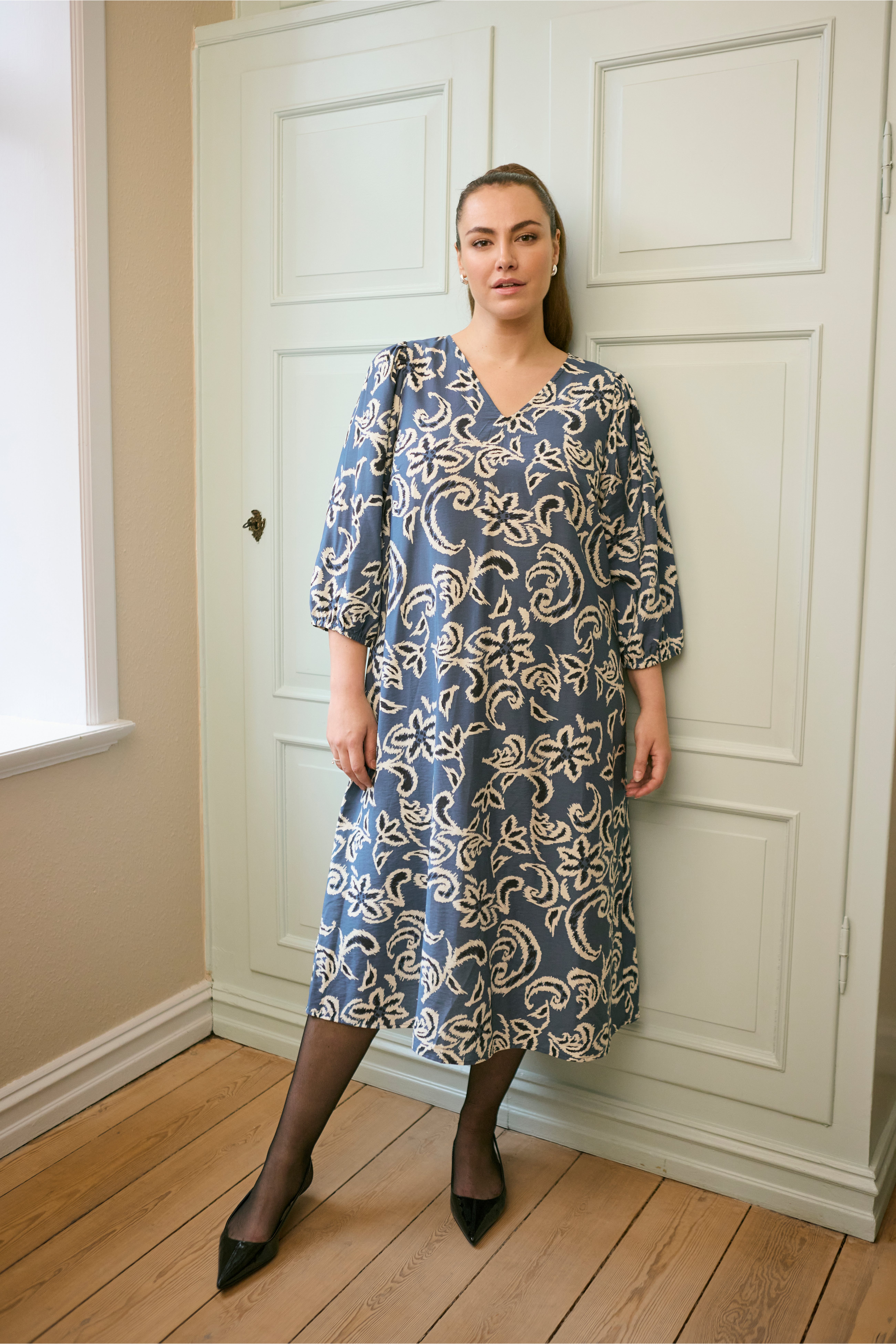 KCmahlia Dress LOCATION NONE 10583610-108221