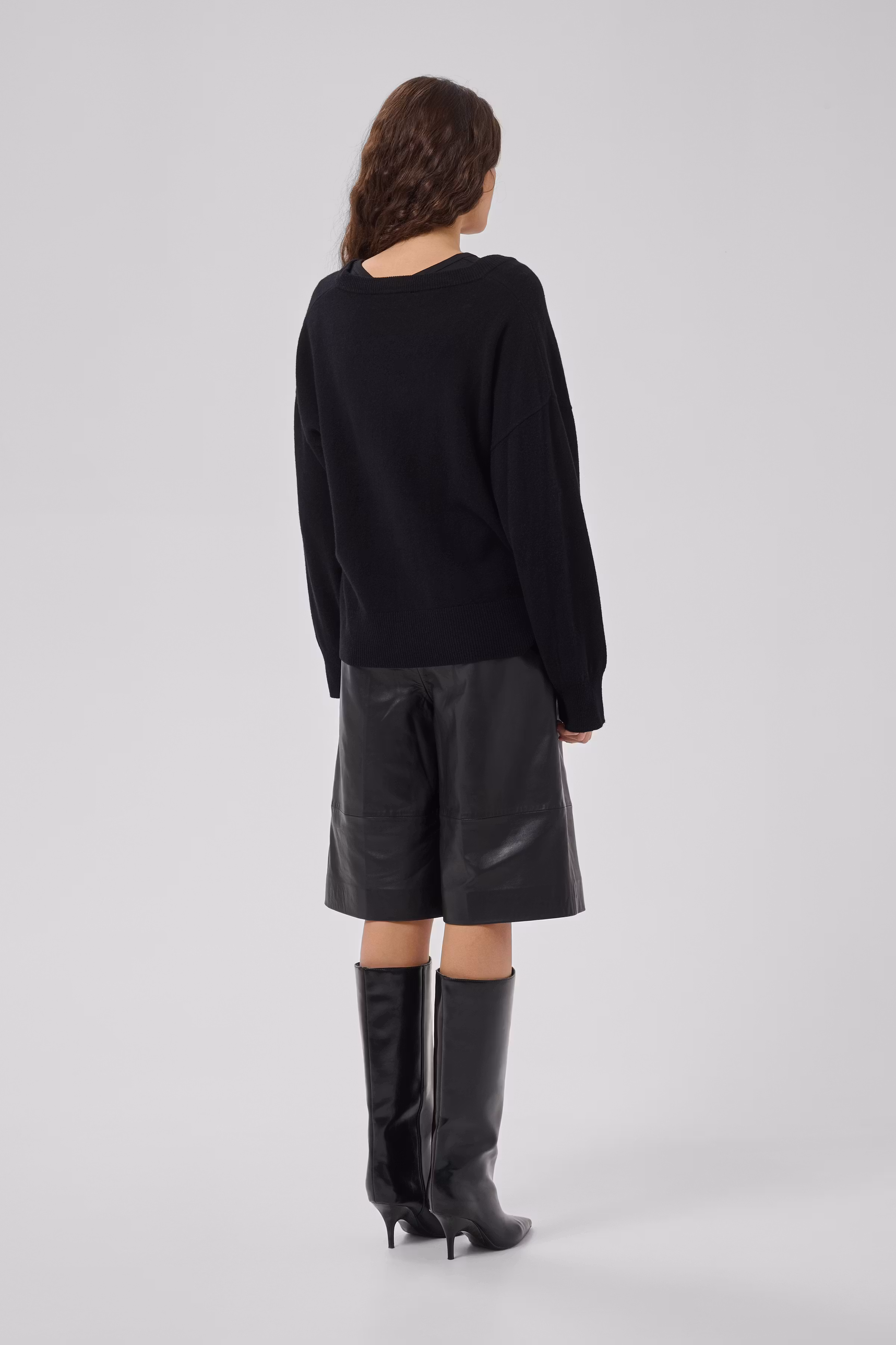 MWAkela Shorts LOOKBOOK BACK 10705845-100031