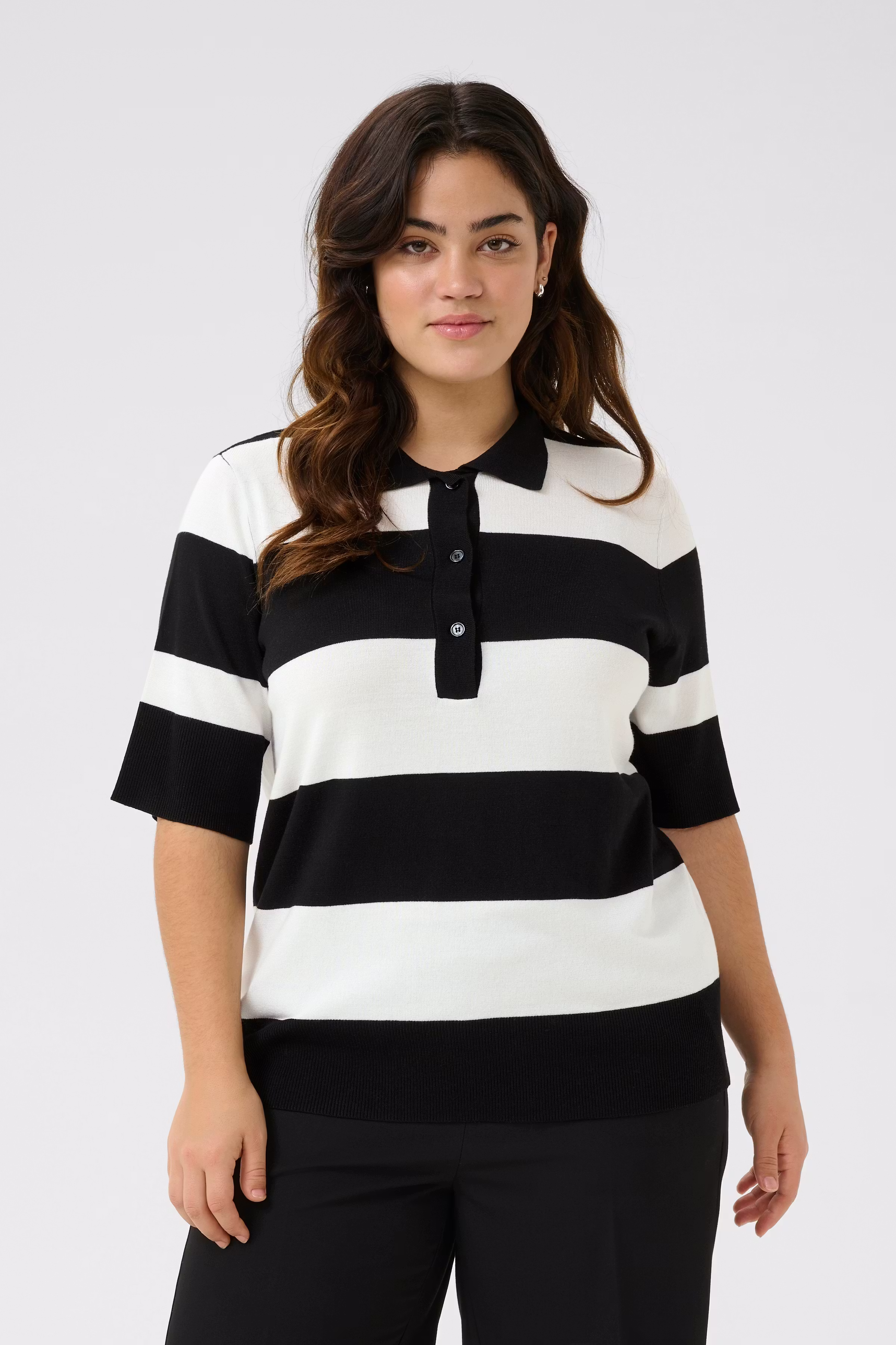 KClizzy Pullover LOOKBOOK FRONT 10583275-107437