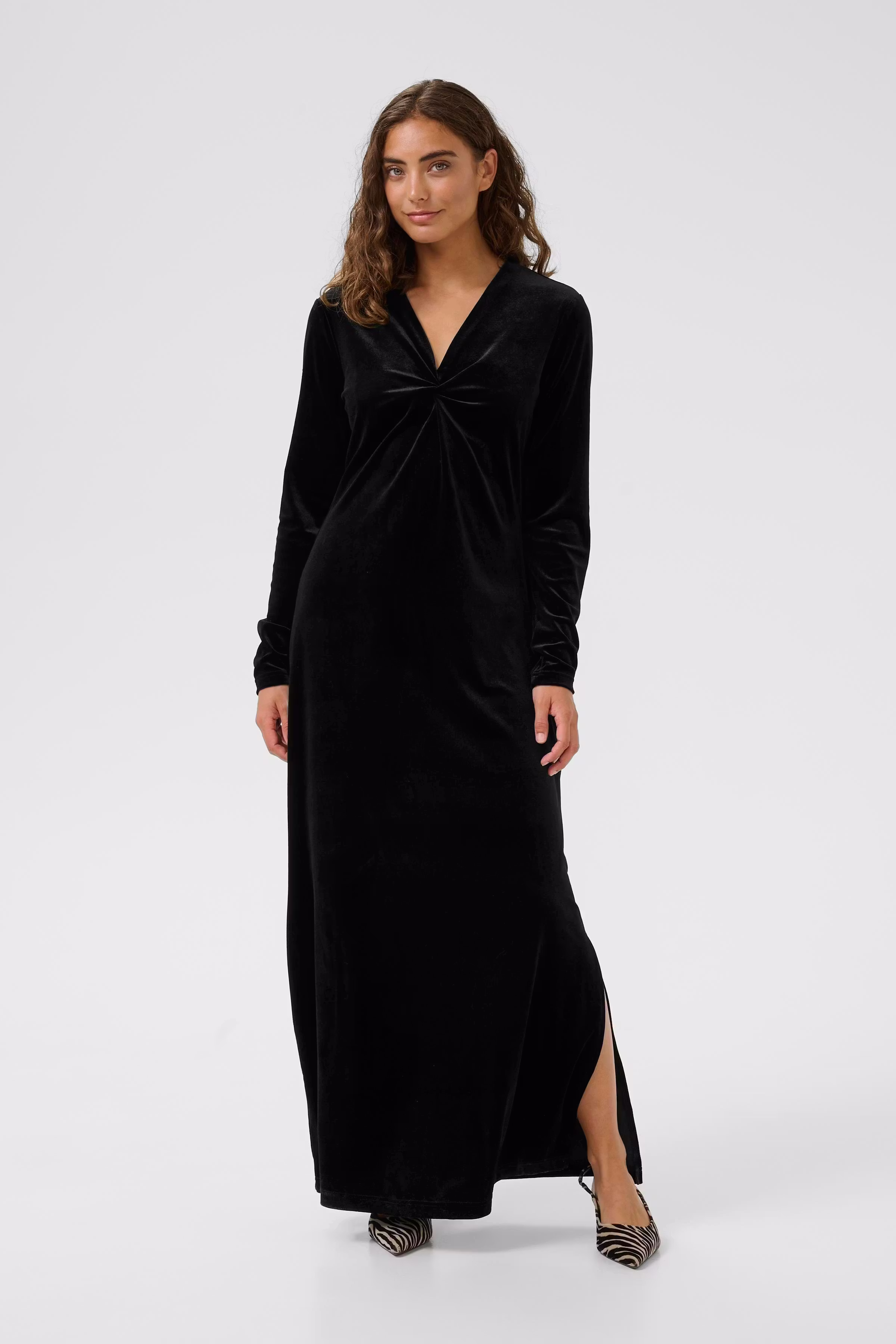 CUzoe Velourkleid LOOKBOOK FRONT 50112494-500012