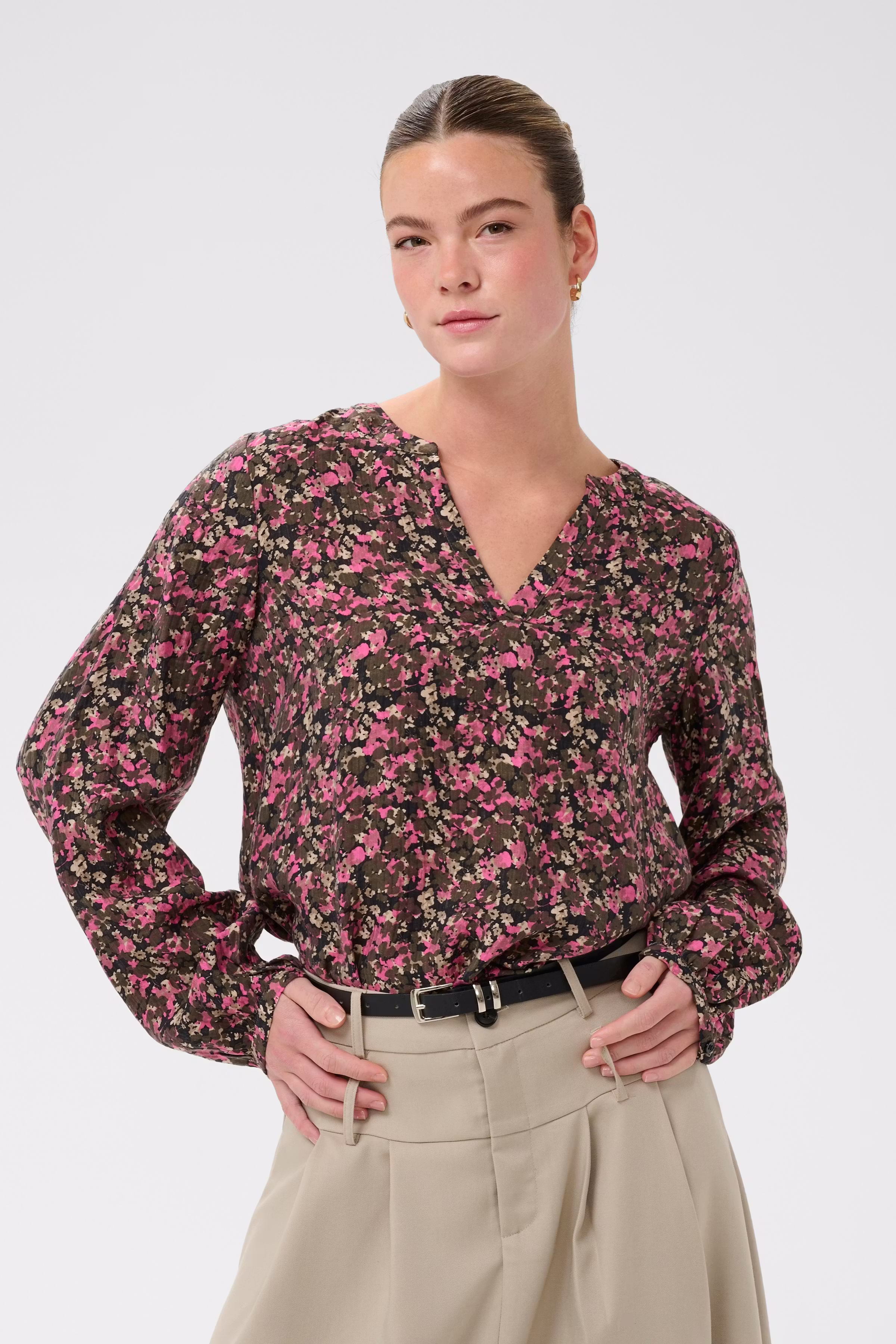 KAbella Bluse LOOKBOOK FRONT 10511035-108749