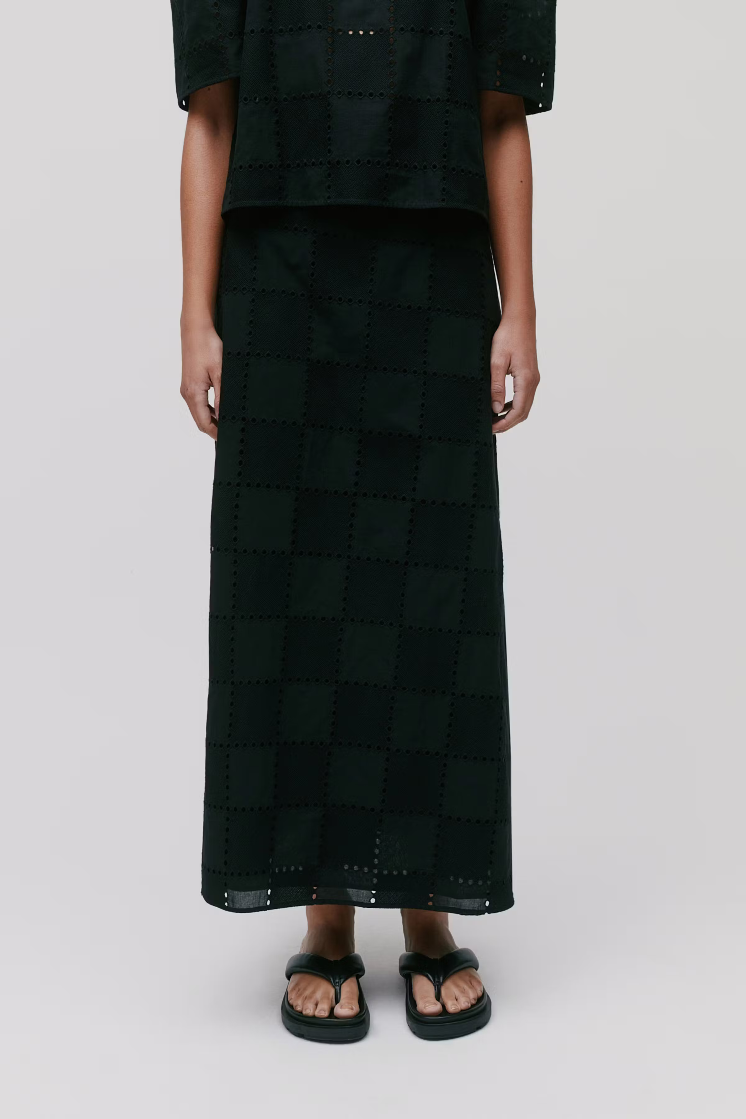 SAMANTHA Skirt LOOKBOOK FRONT 30600529-BK999