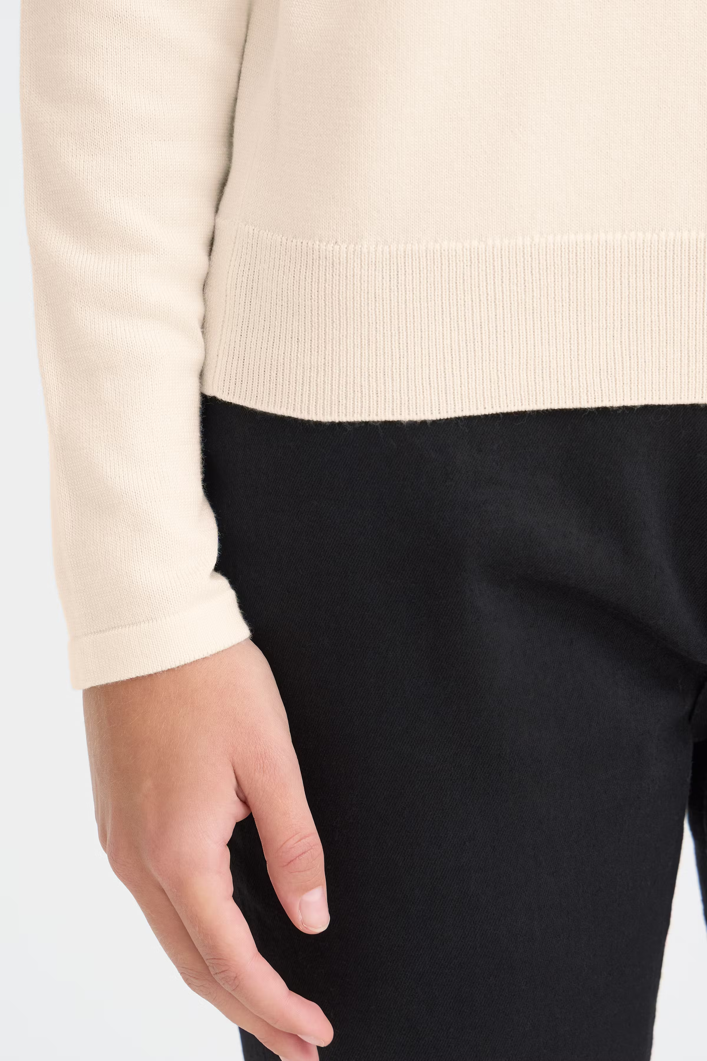 IHLULS V-Neck Pullover LOOKBOOK DETAIL 20125815-130905