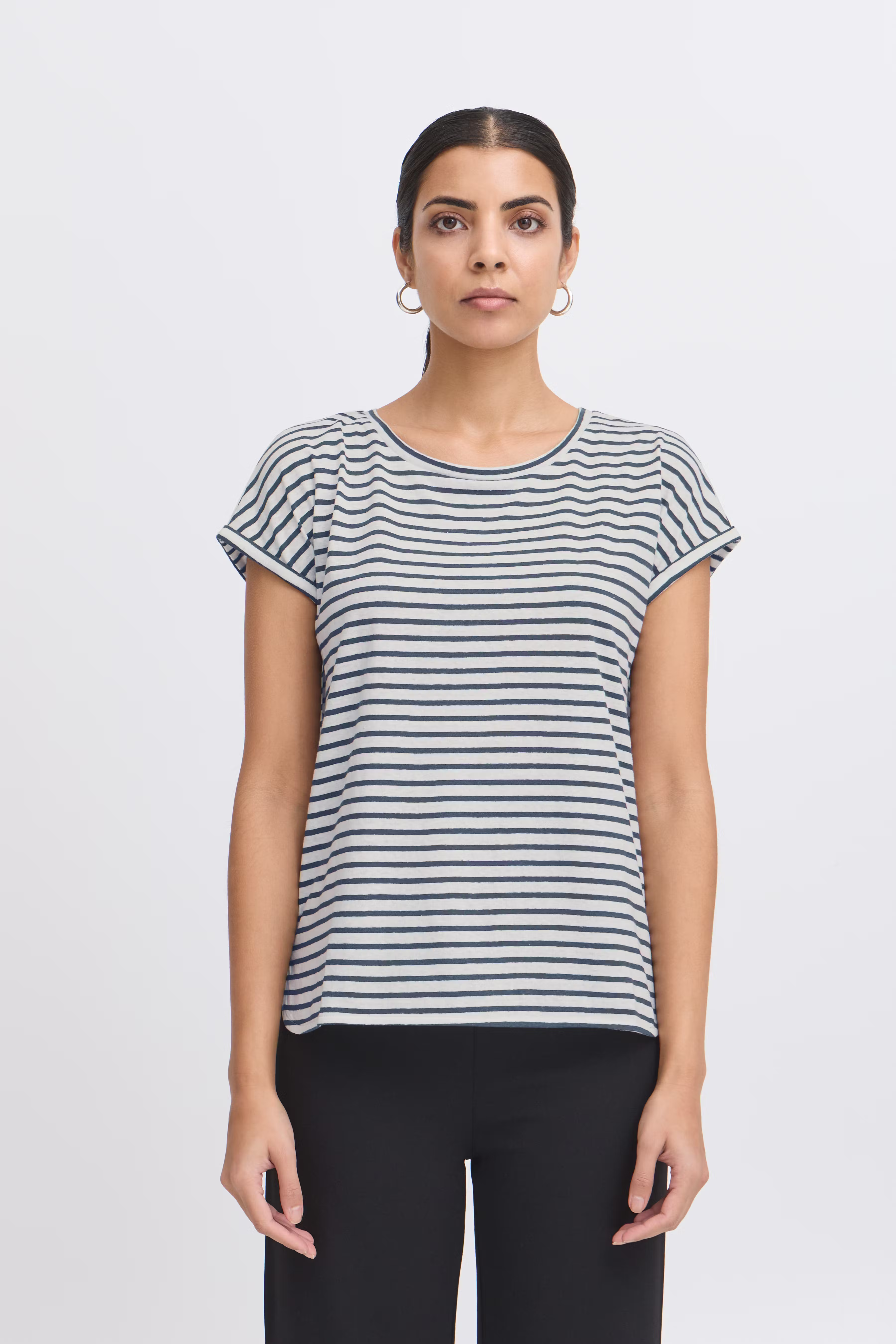 IHYULIETTA T-shirt LOOKBOOK FRONT 20120227-202860