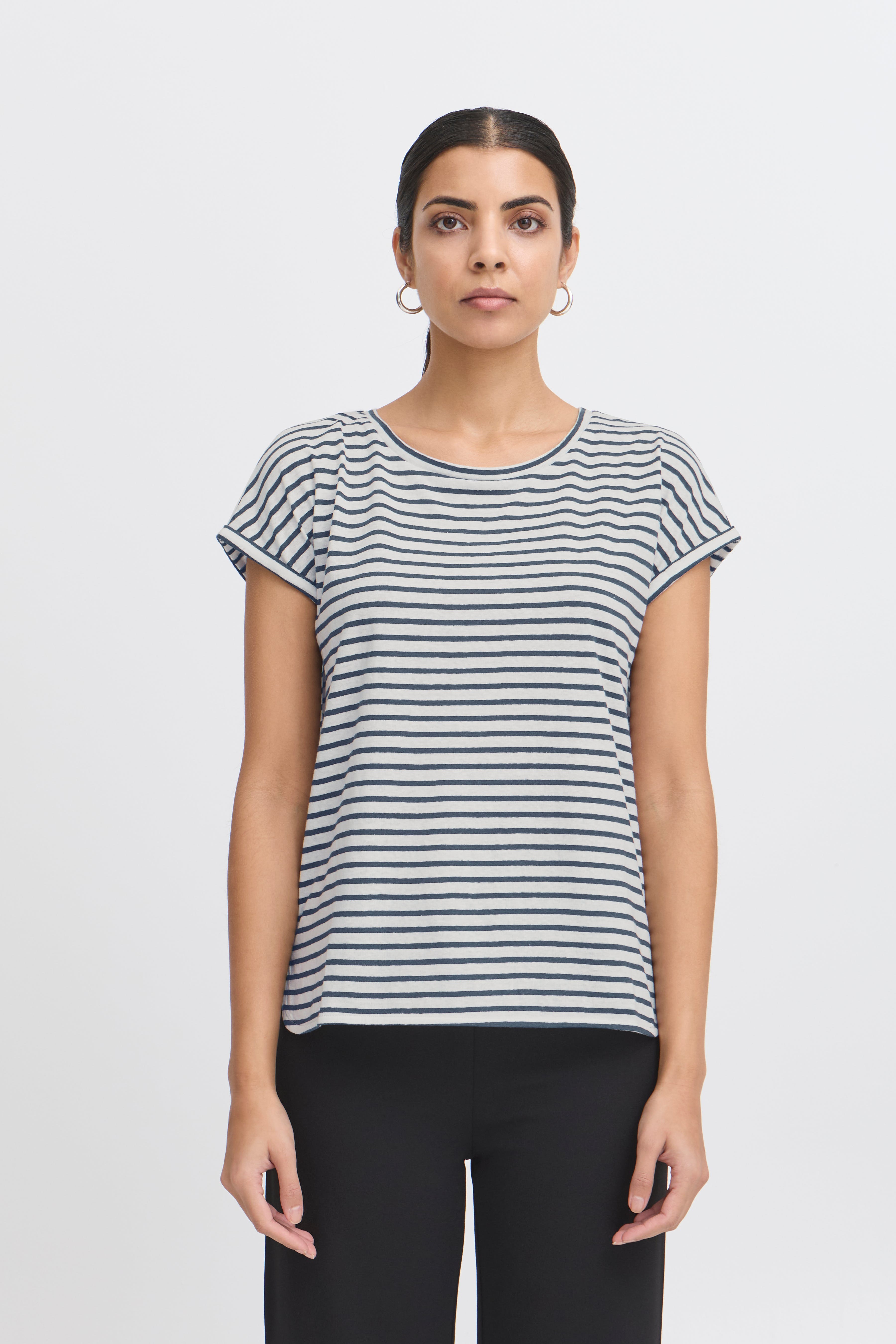 IHYULIETTA T-shirt LOOKBOOK FRONT 20120227-202860