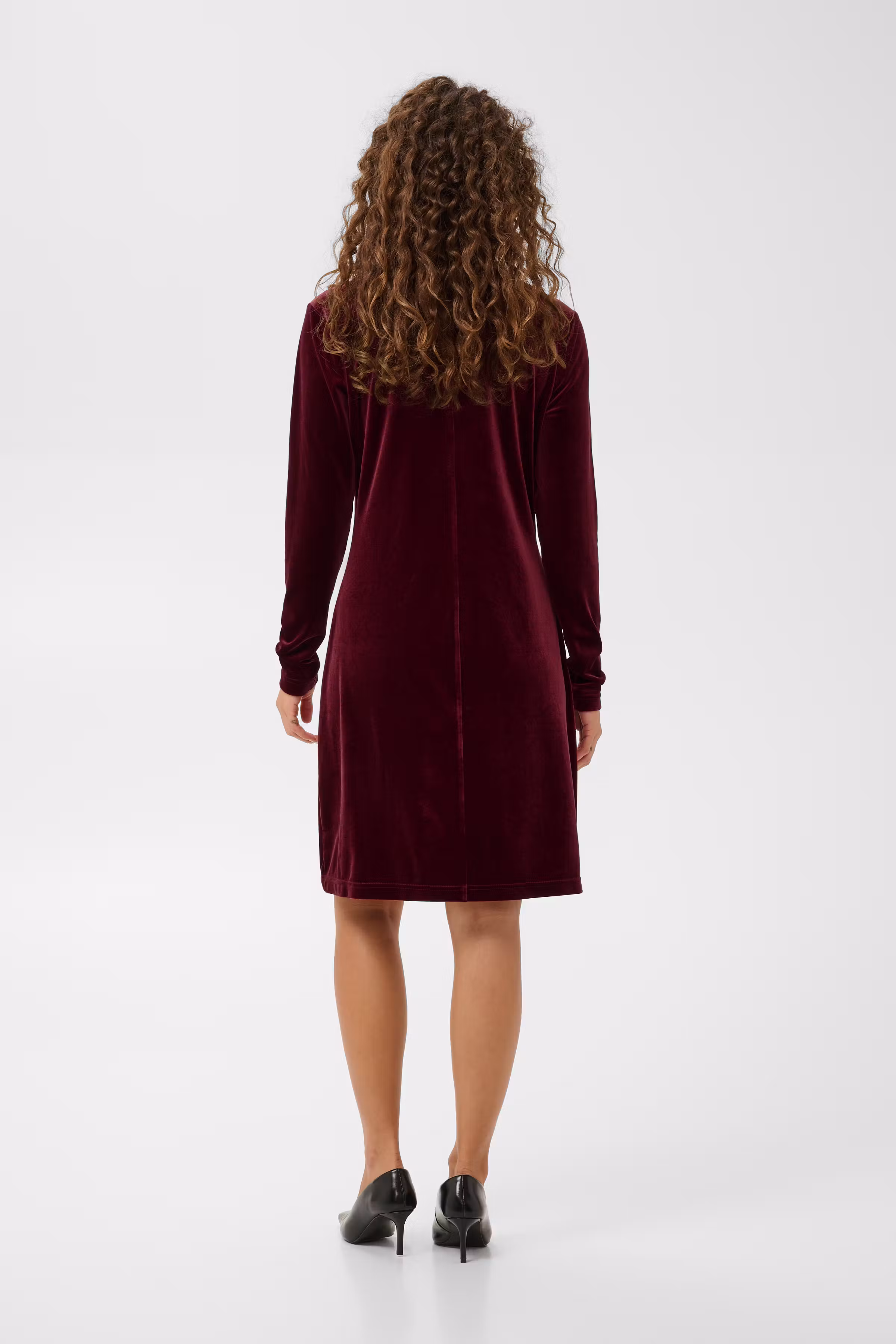 CUavra Velourkjole
 LOOKBOOK BACK 50113765-191522