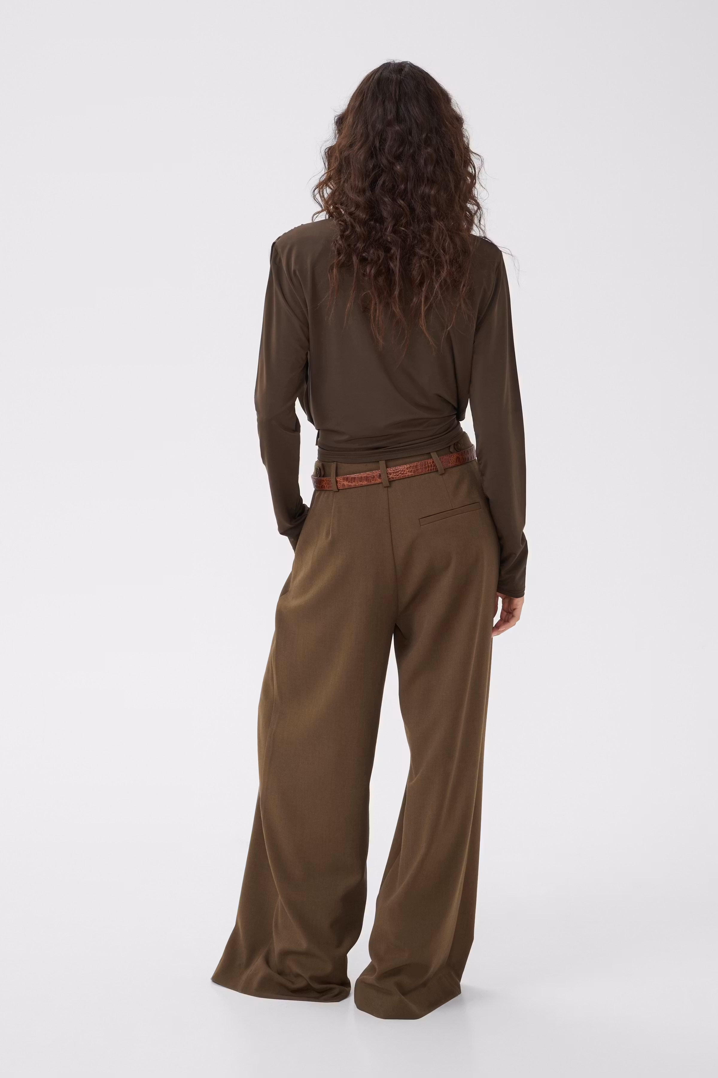 GZstacy Trousers LOOKBOOK BACK 10911101-1908141