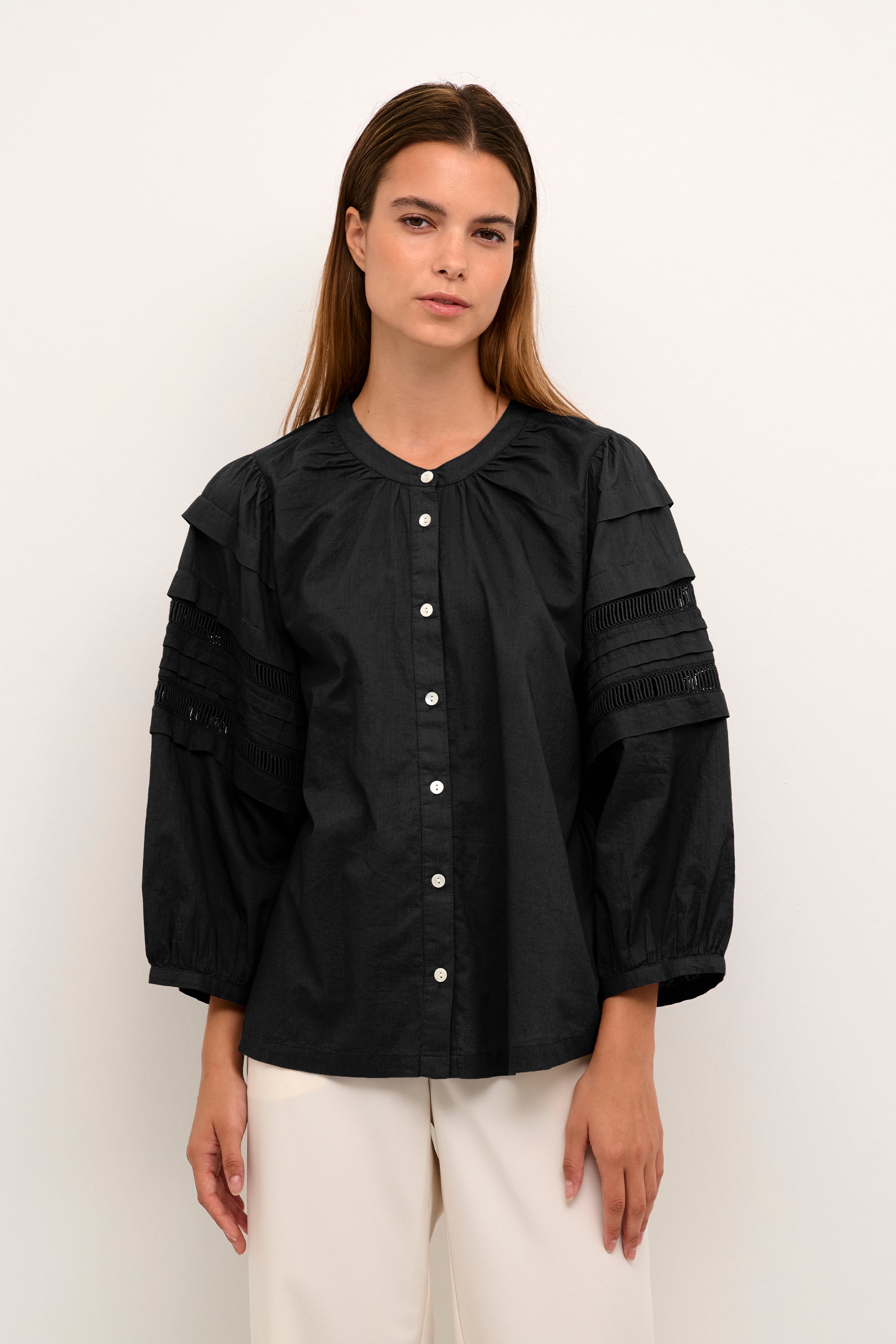 OmmiKB Bluse LOOKBOOK FRONT 10104997-194008