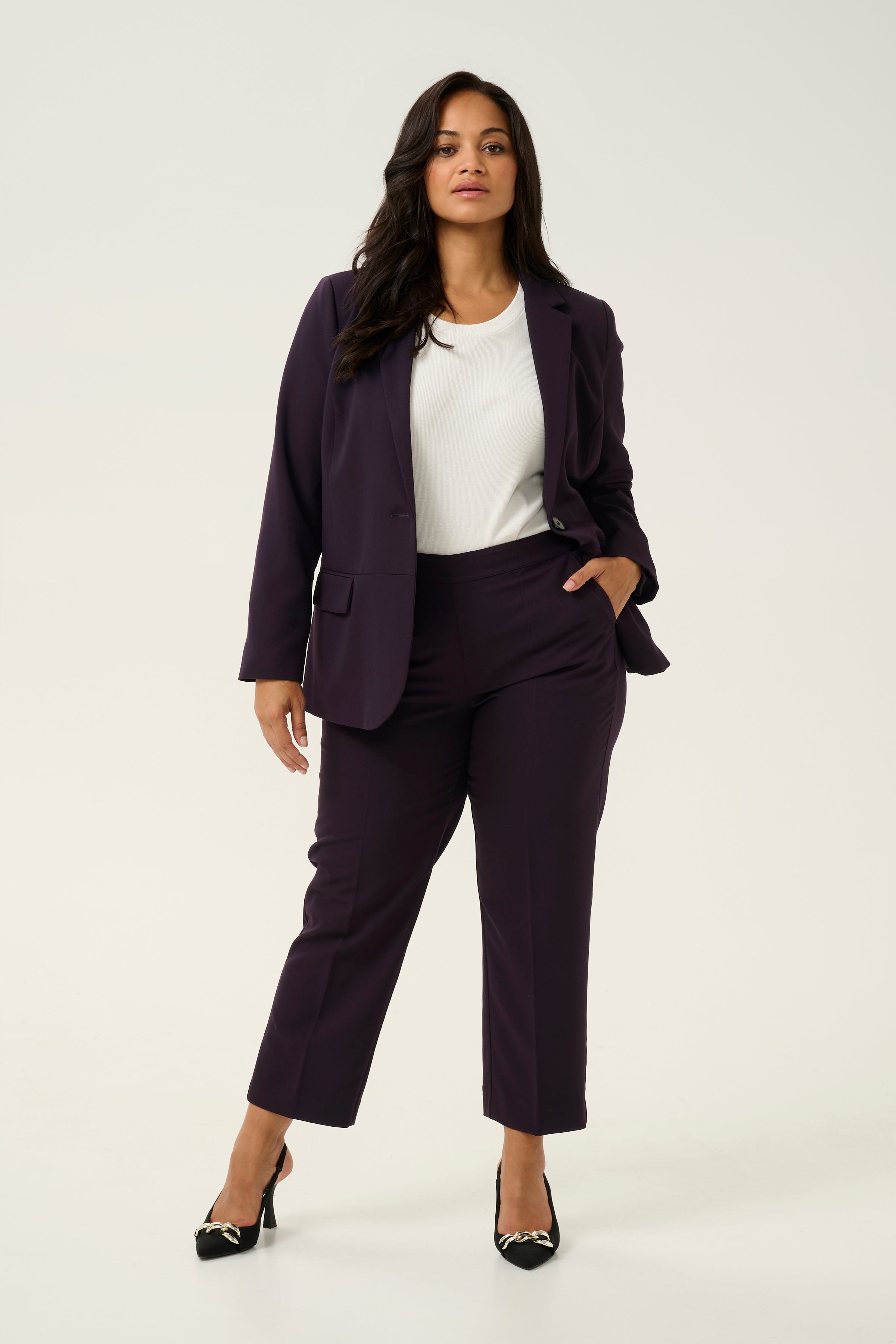 KCsakira Cropped Trousers LOOKBOOK FRONT 10580650-106557