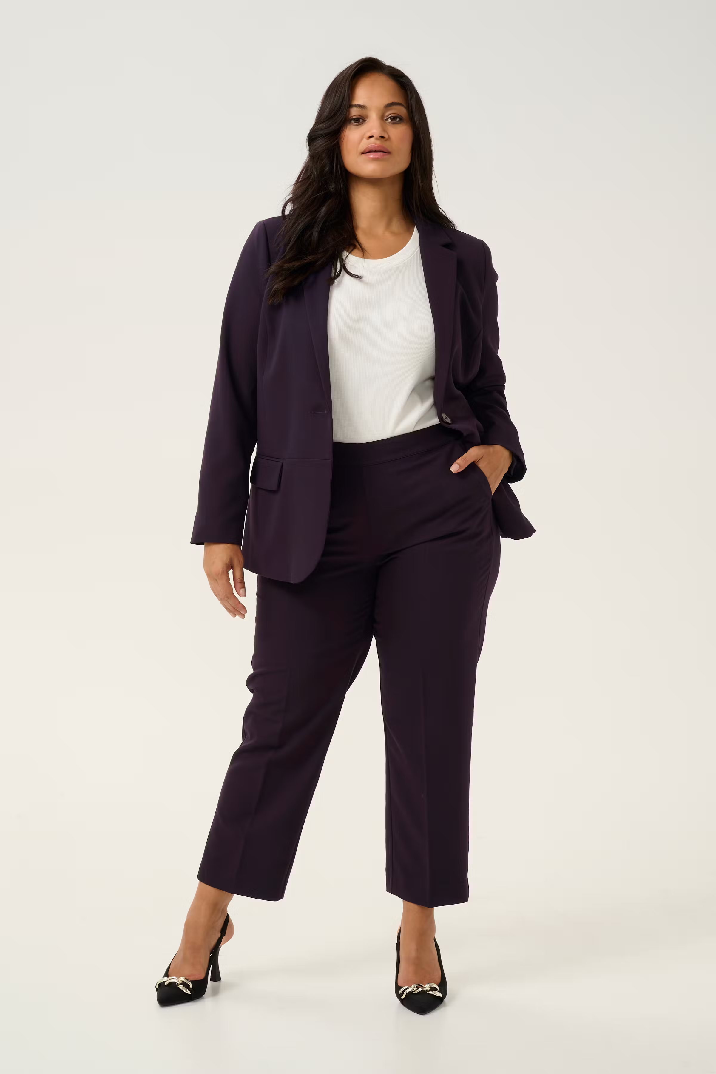 KCsakira Cropped Trousers LOOKBOOK FRONT 10580650-106557