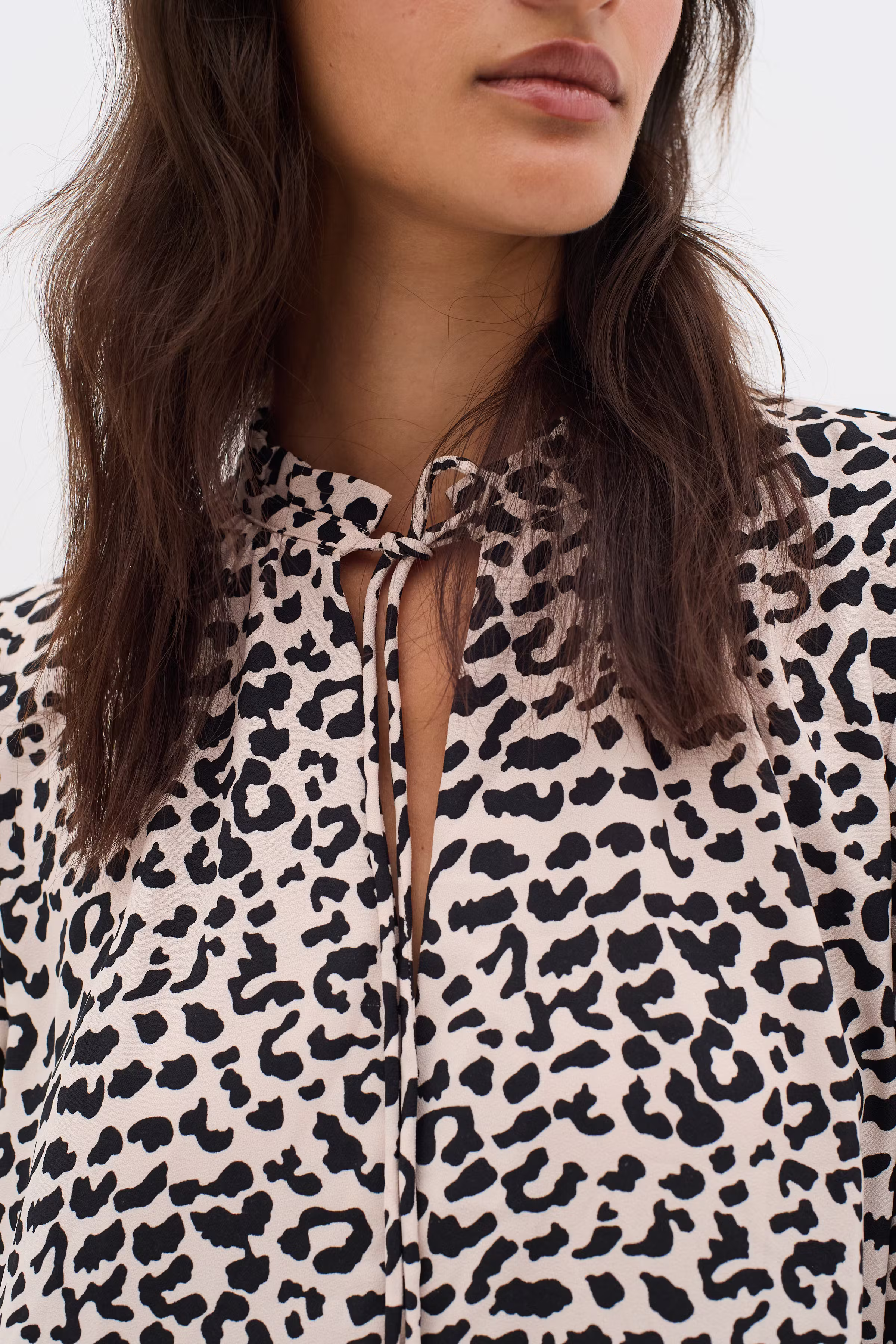 NinahIW Leopard Klänning LOOKBOOK DETAIL 30110397-300824