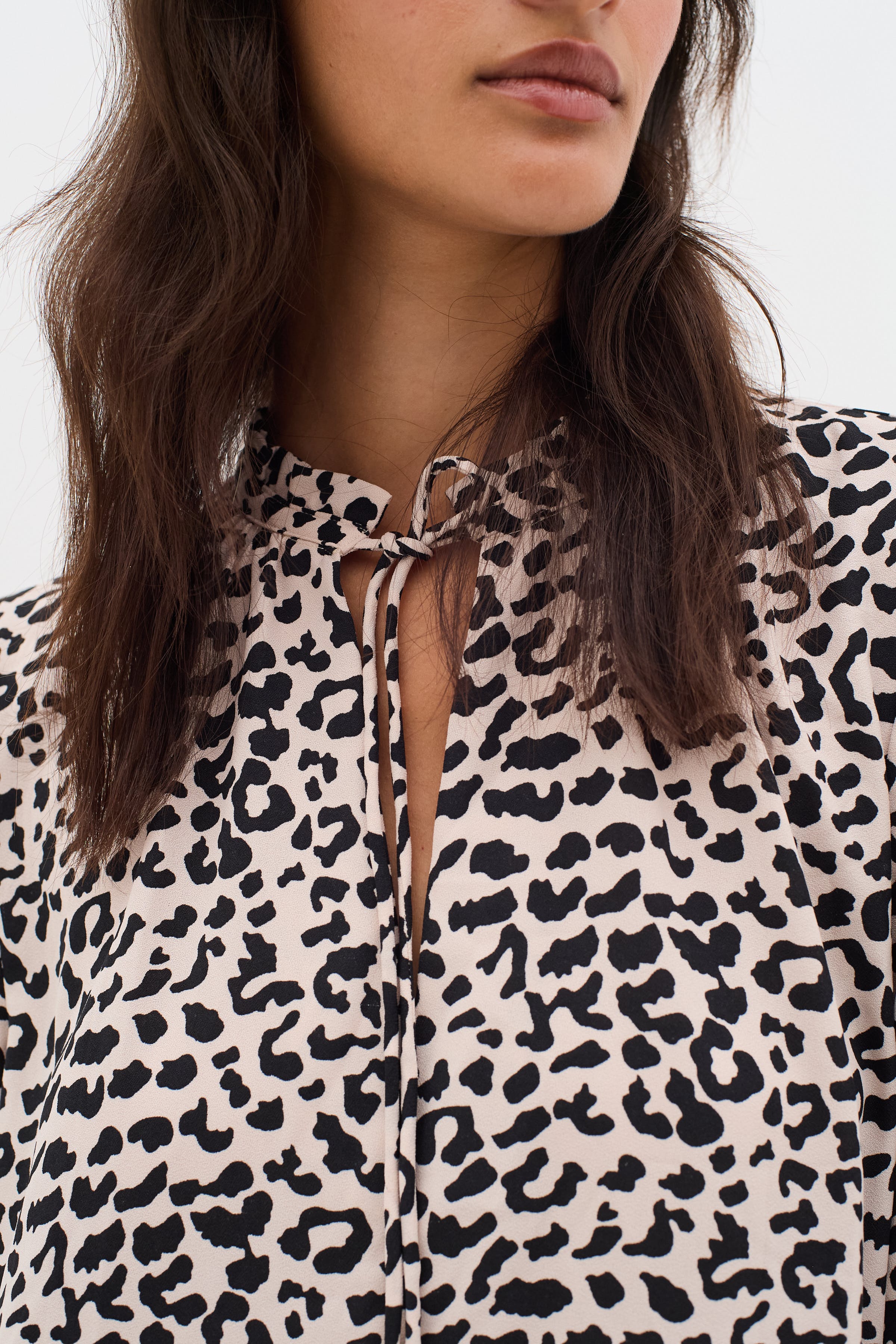 NinahIW Leopard Klänning LOOKBOOK DETAIL 30110397-300824