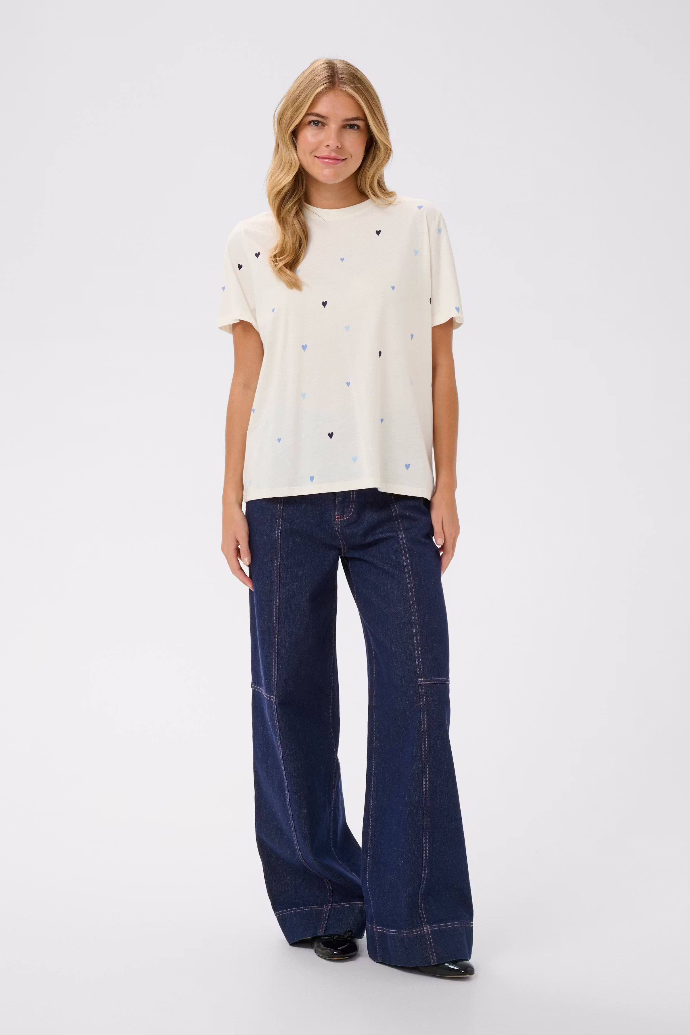 Johanna T-shirt LOOKBOOK FRONT 30513937-304794