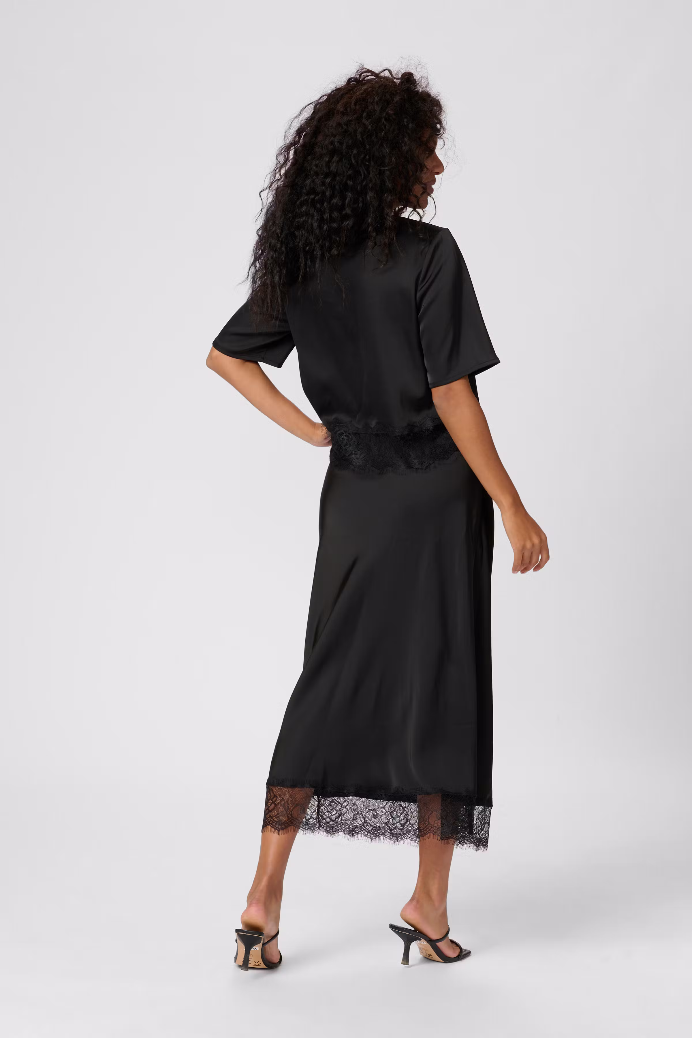 KAhilda Blouse LOOKBOOK BACK 10510269-100121
