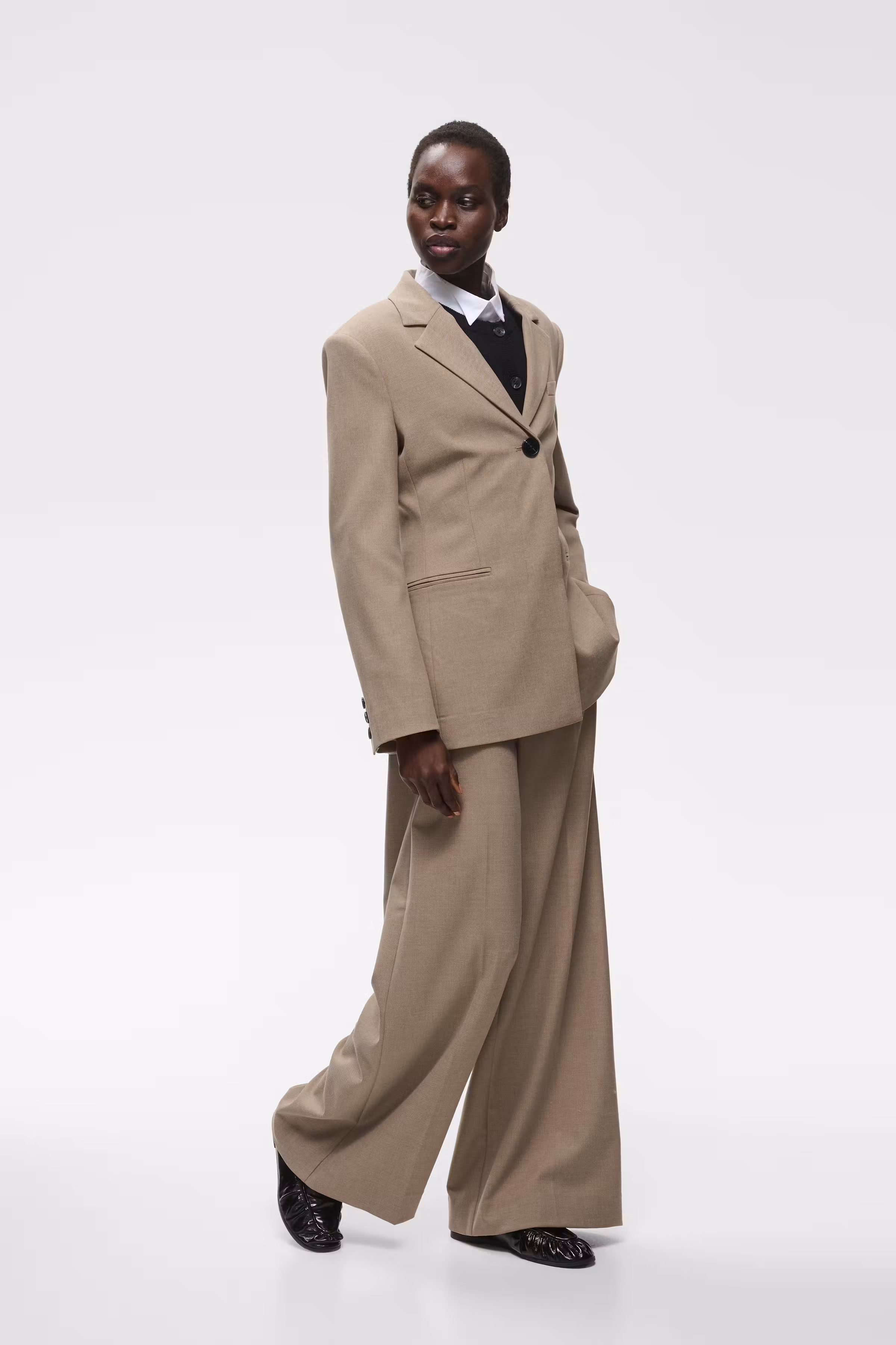 CAPRIEIW Hose LOOKBOOK FRONT 30113091-1715061