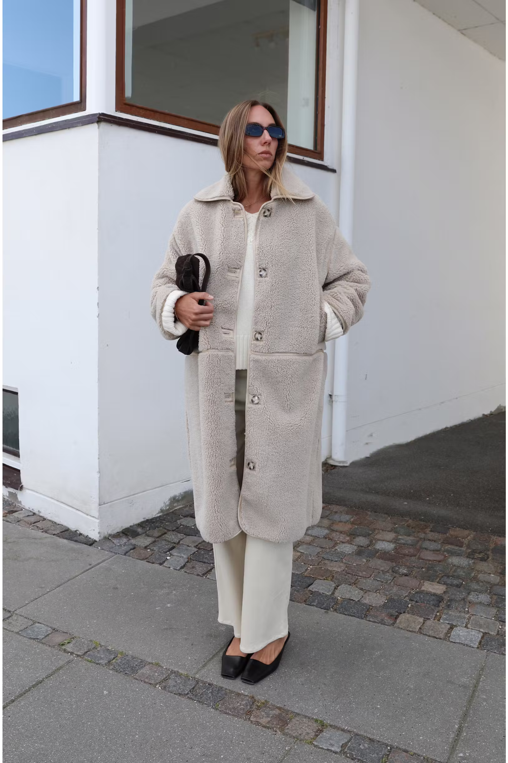 SLEvannah Mantel LOCATION NONE 30408262-130404