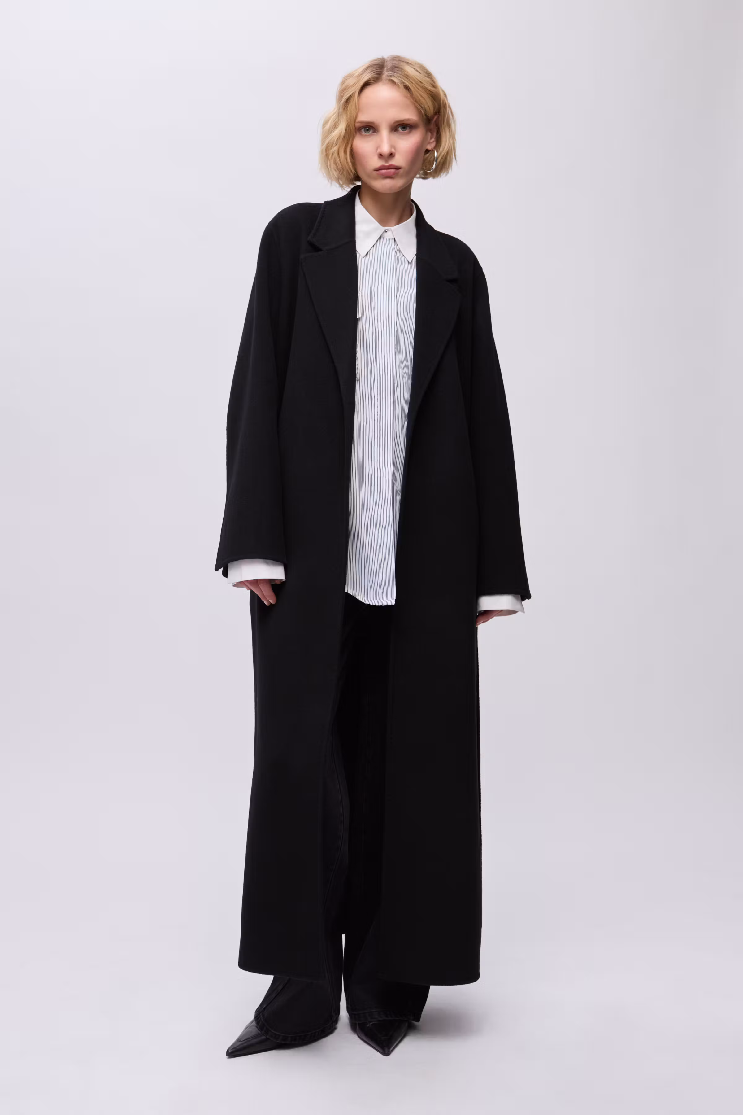 IOCelia Mantel LOOKBOOK FRONT 30600090-BK999
